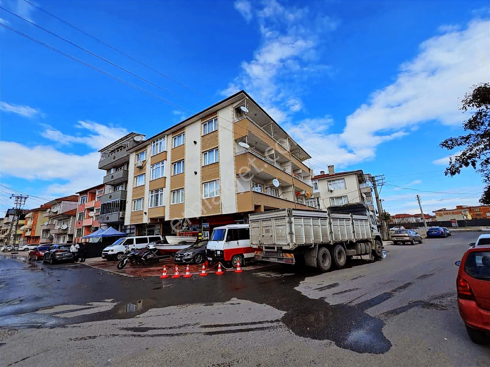 Erenler Dilmen Mahallesinde Satılık 3+1 Daire