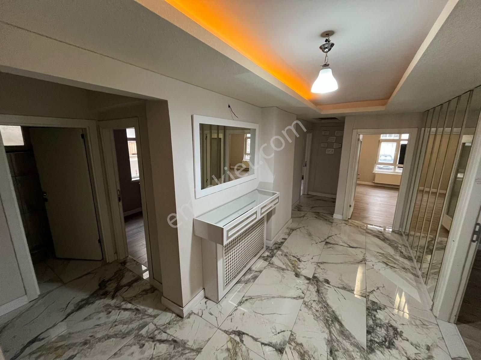 Altın Anahtardan 19 Mayıs Cd Yanı Katta Ön Cephe Lüx Yapılı - Görsel 5