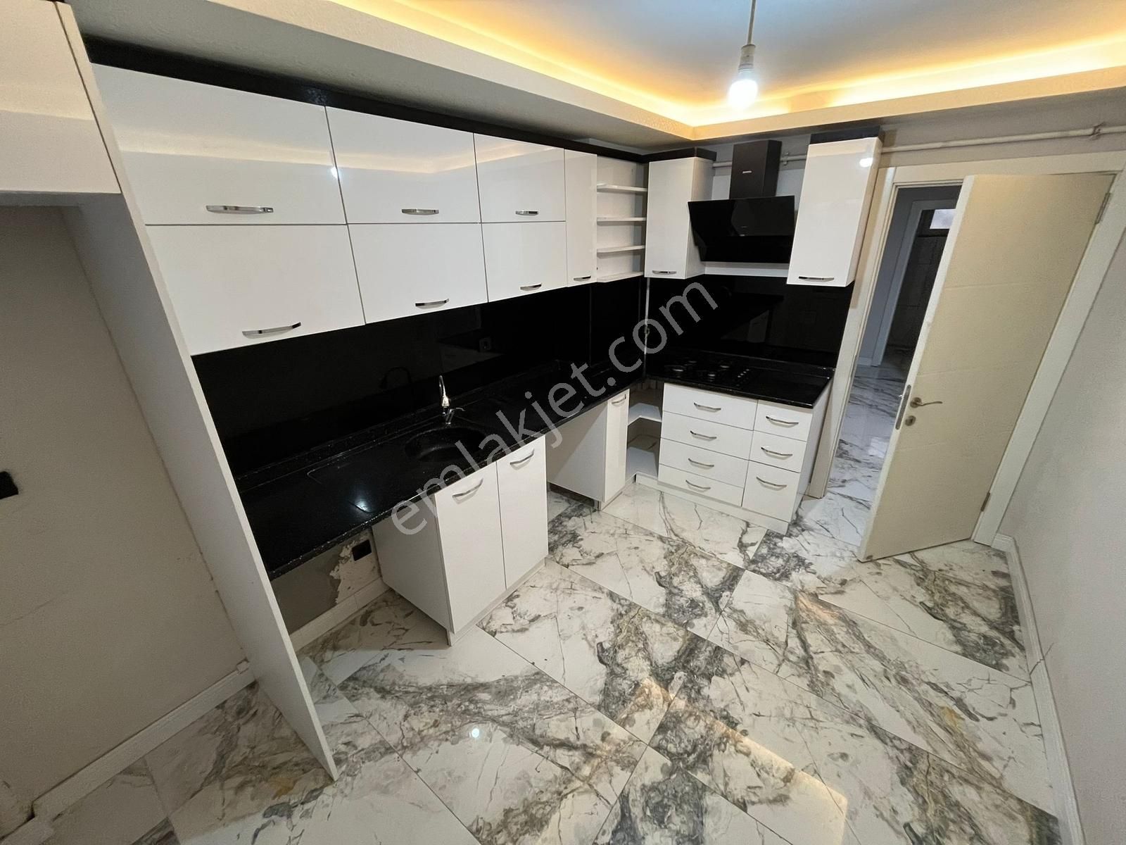 Altın Anahtardan 19 Mayıs Cd Yanı Katta Ön Cephe Lüx Yapılı - Görsel 21