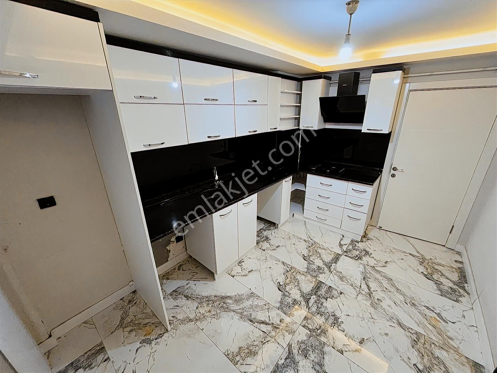 Altın Anahtardan 19 Mayıs Cd Yanı Katta Ön Cephe Lüx Yapılı - Görsel 16