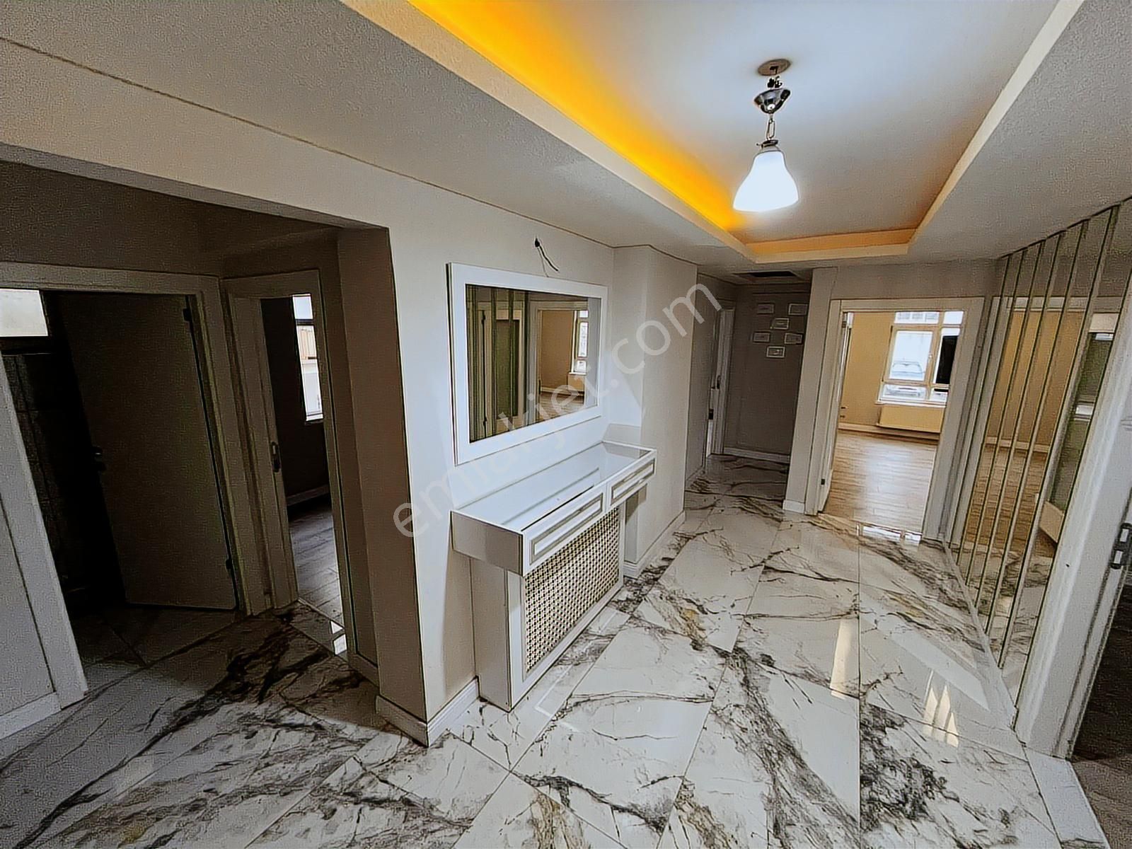 Altın Anahtardan 19 Mayıs Cd Yanı Katta Ön Cephe Lüx Yapılı - Görsel 14