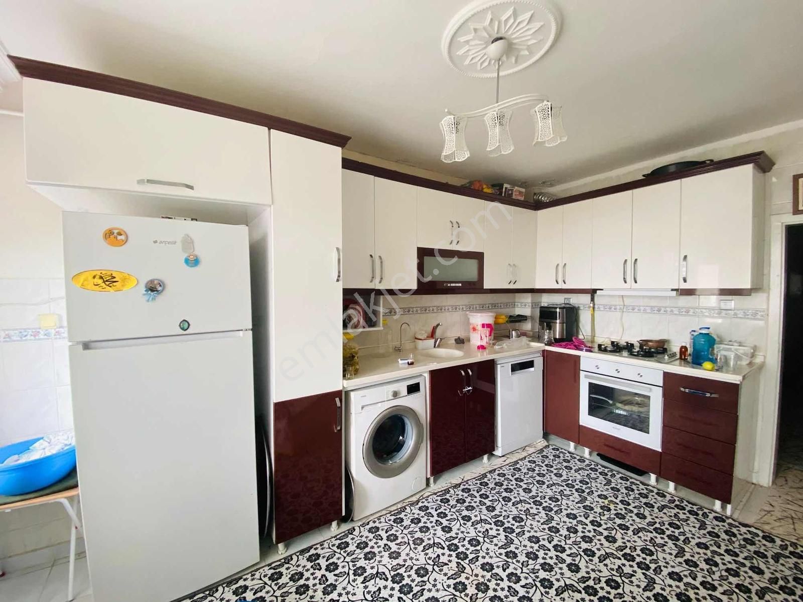 Süre Emlak`tan Satılık 3+1 Daire`miz Merkezin Göbeğinde Kalmakta