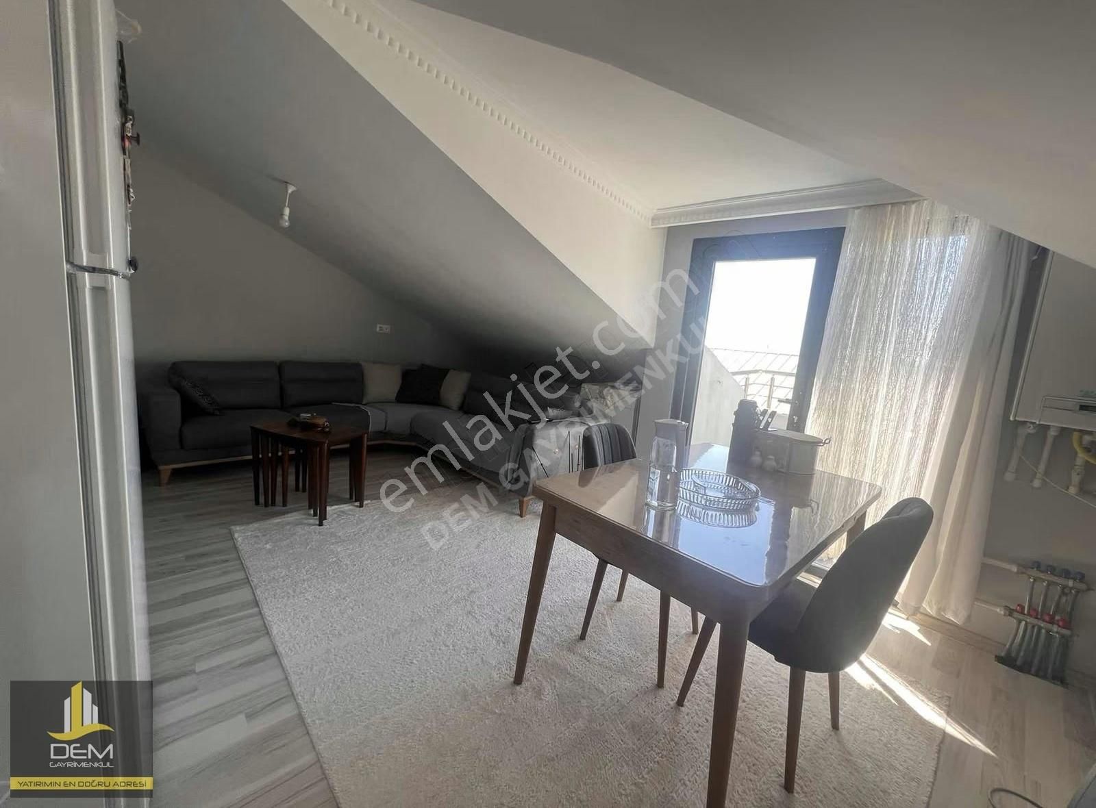 Arnavutköy Merkezde Kiralık 1+1 Çatı Katı - Görsel 12