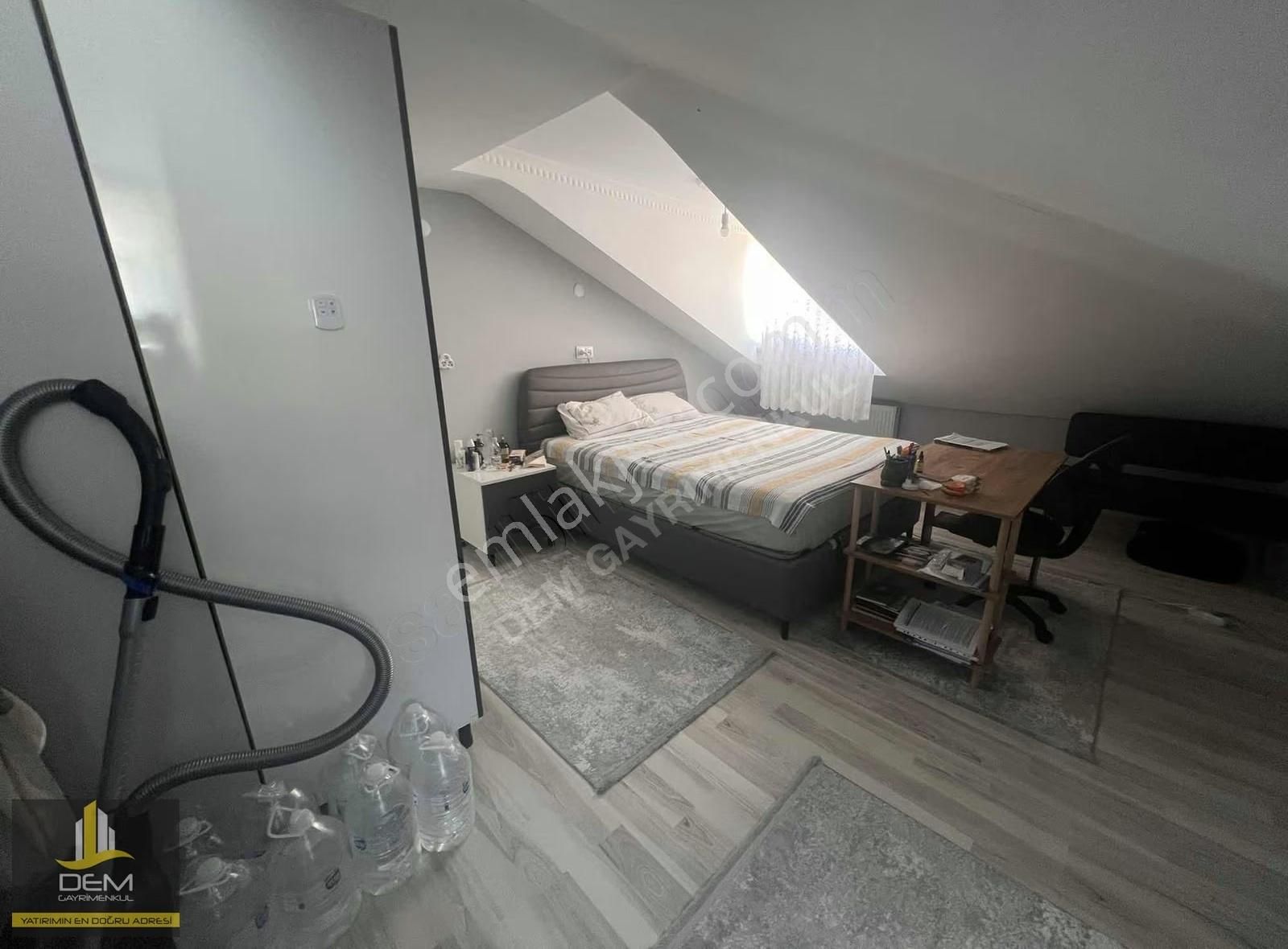 Arnavutköy Merkezde Kiralık 1+1 Çatı Katı - Görsel 16