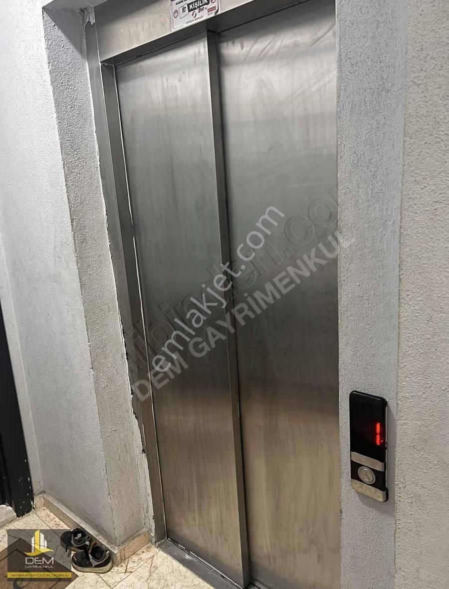 Arnavutköy Merkezde Kiralık 1+1 Çatı Katı - Görsel 26