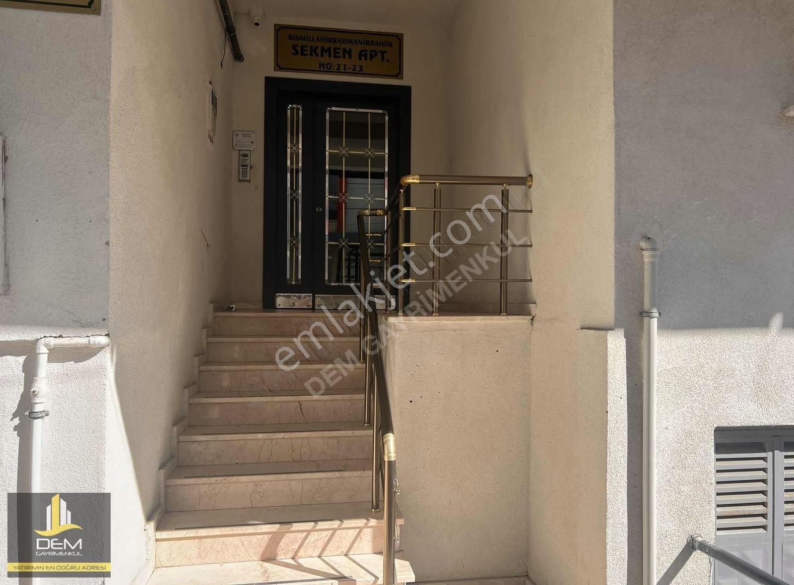 Arnavutköy Merkezde Kiralık 1+1 Çatı Katı - Görsel 29