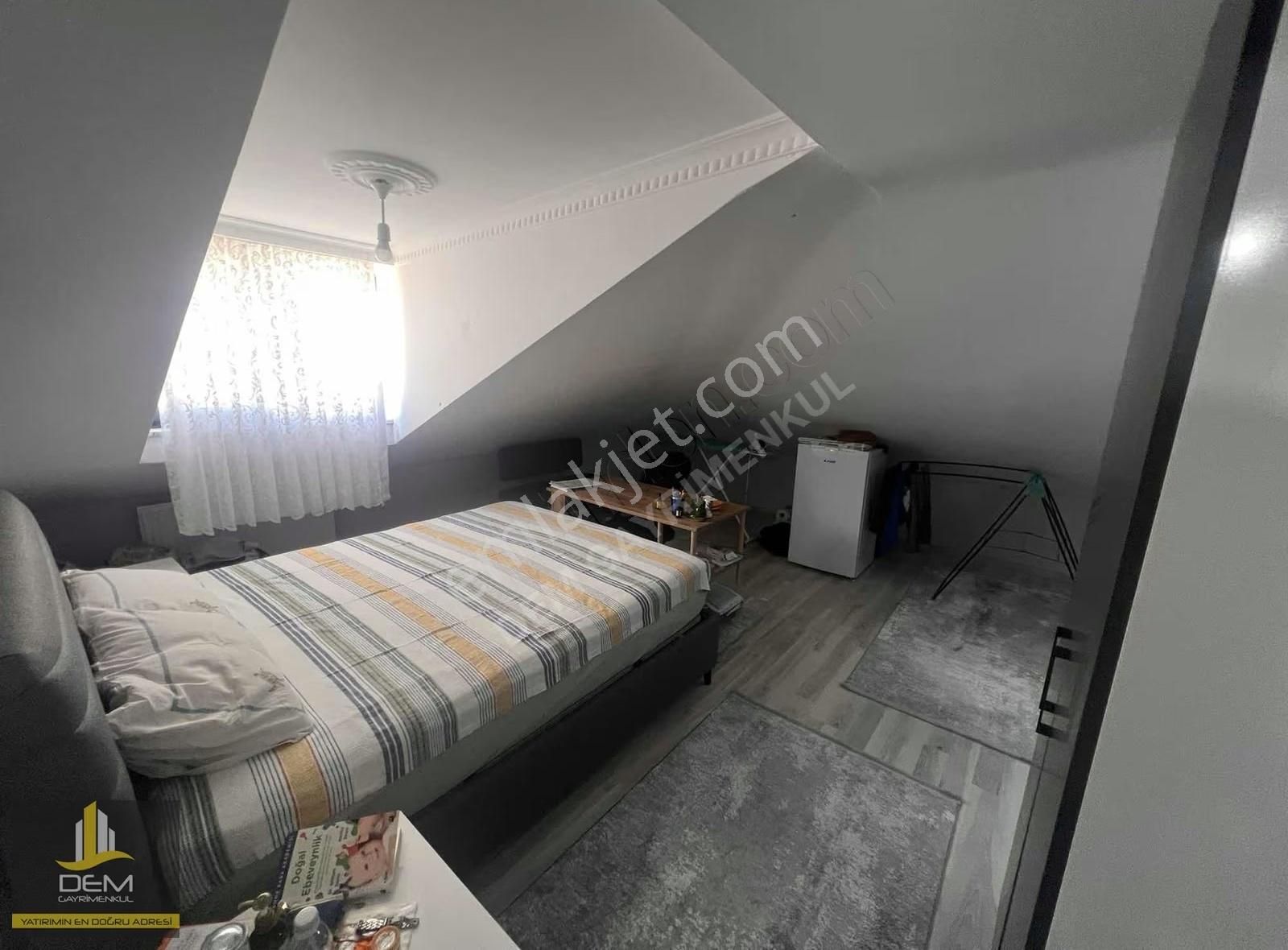 Arnavutköy Merkezde Kiralık 1+1 Çatı Katı - Görsel 2