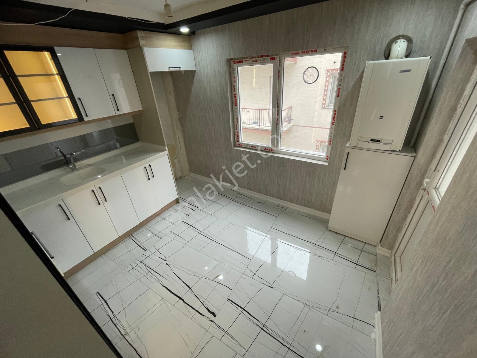 Sincan Pplevne Mah.'de Satılık 3+1 Ara Katta Full Yapılı Daire - Görsel 3