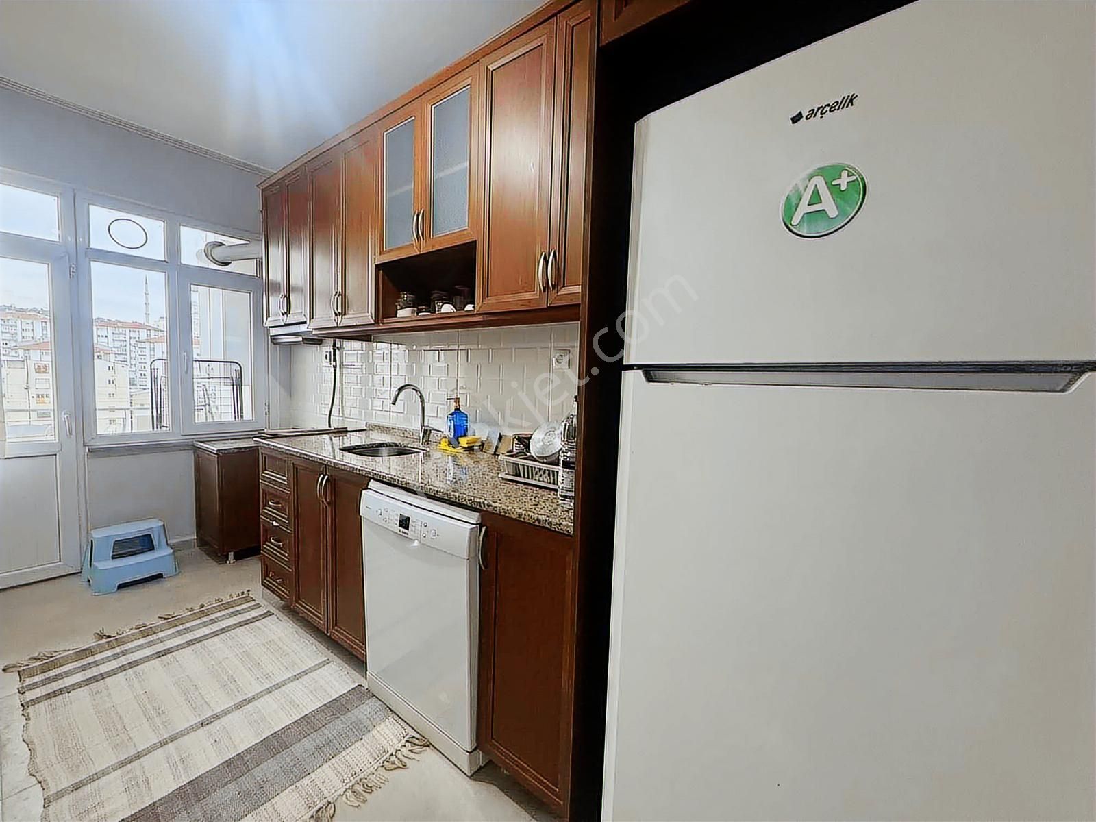 Ana Caddeye Yürüme Mesafesinde Çamlıca Manzaralı 100 M² Daire - Görsel 12