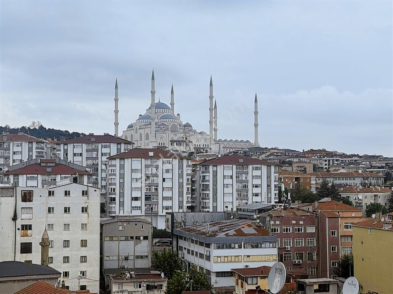 Ana Caddeye Yürüme Mesafesinde Çamlıca Manzaralı 100 M² Daire - Görsel 3