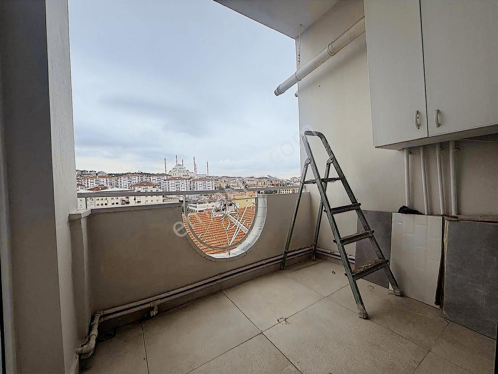 Ana Caddeye Yürüme Mesafesinde Çamlıca Manzaralı 100 M² Daire - Görsel 22