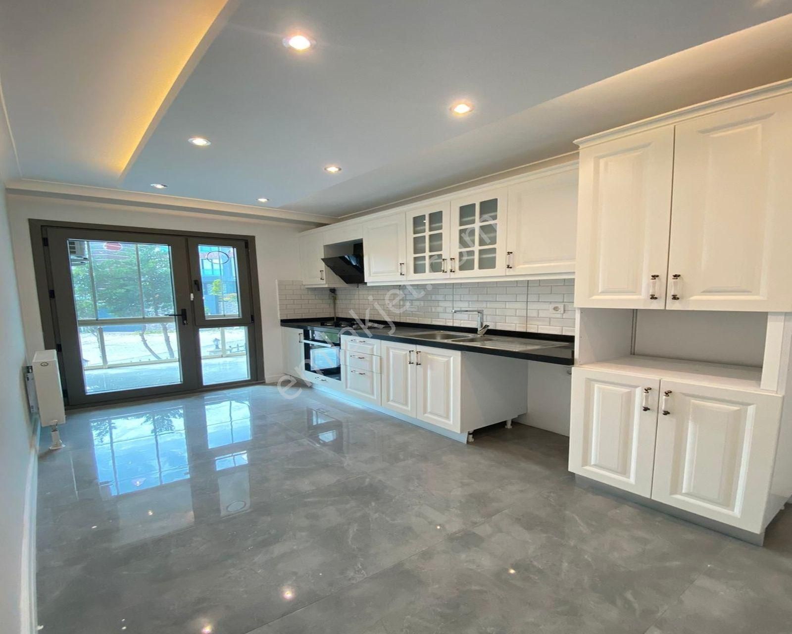 Beylikdüzü Cumhuriyet Mahallesi Gezgen İnşaat'tan 2+1 Satılık Daire