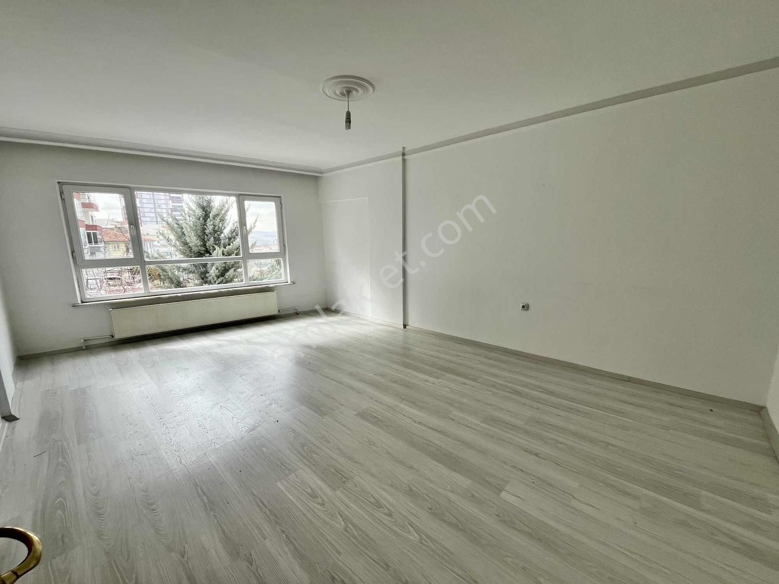 Avantaj'dan Şok!! Küçük Kayaş'ta Cadde Dibi Ara Katta 3+1 Dairee - Görsel 23