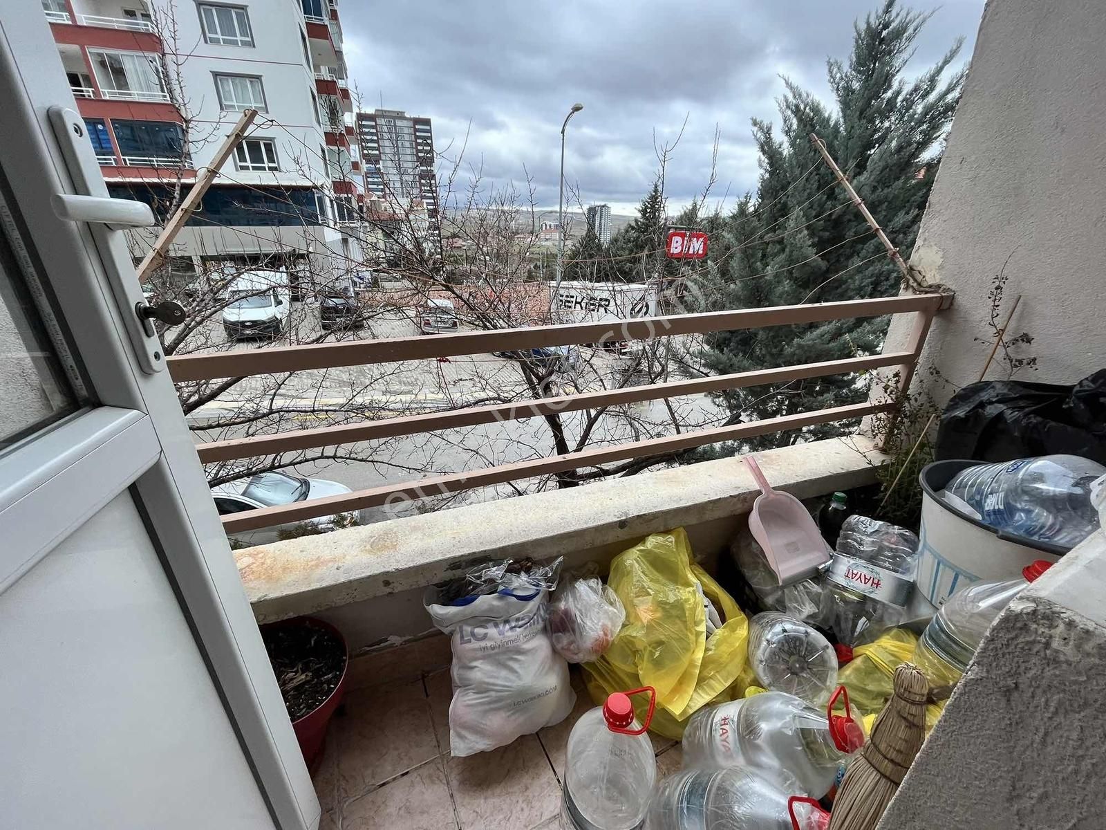 Avantaj'dan Şok!! Küçük Kayaş'ta Cadde Dibi Ara Katta 3+1 Dairee - Görsel 5