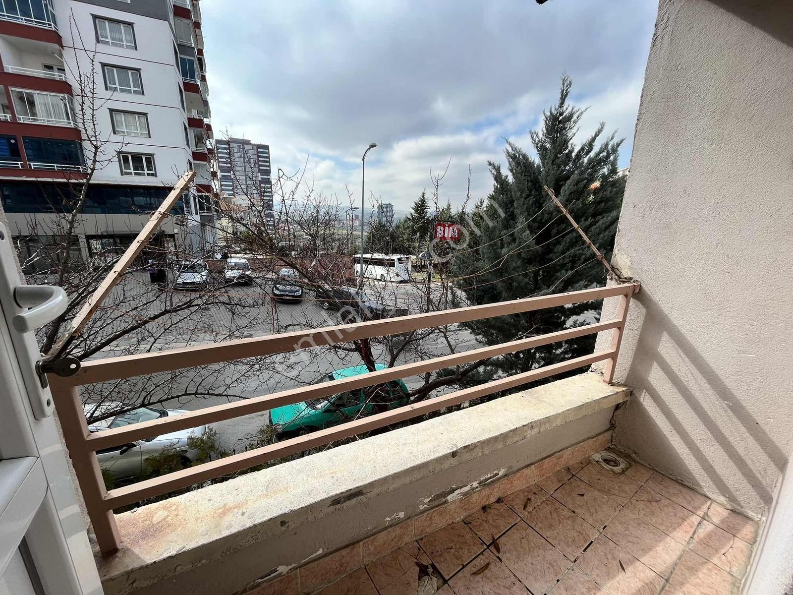 Avantaj'dan Şok!! Küçük Kayaş'ta Cadde Dibi Ara Katta 3+1 Dairee - Görsel 14