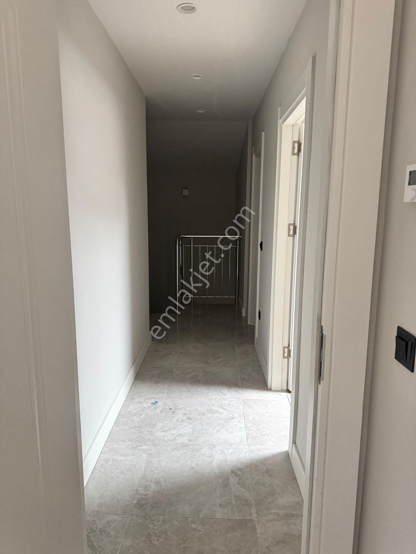 Remax Anı 'dan Yeni Çamlıca Konutları 'nda Kiralık 2+1 Dubleks Daire - Görsel 16