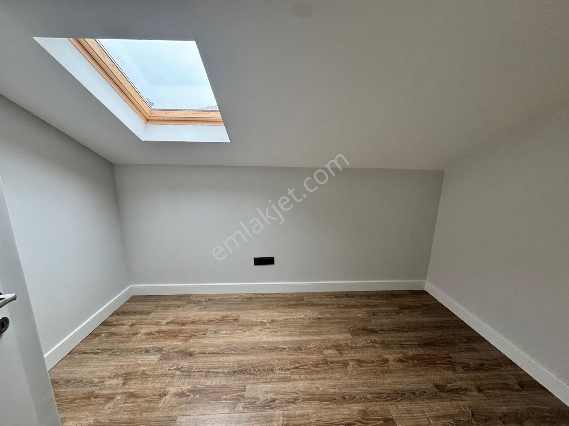 Remax Anı 'dan Yeni Çamlıca Konutları 'nda Kiralık 2+1 Dubleks Daire - Görsel 18