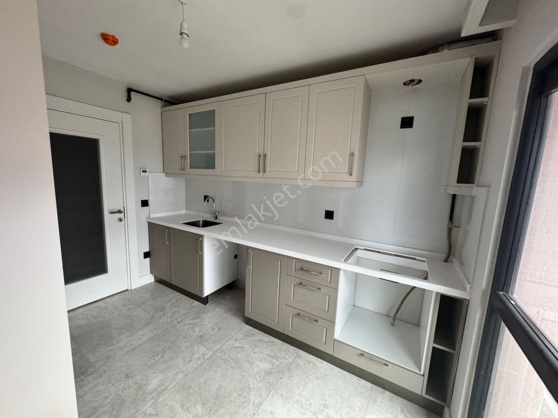 Remax Anı 'dan Yeni Çamlıca Konutları 'nda Kiralık 2+1 Dubleks Daire - Görsel 11