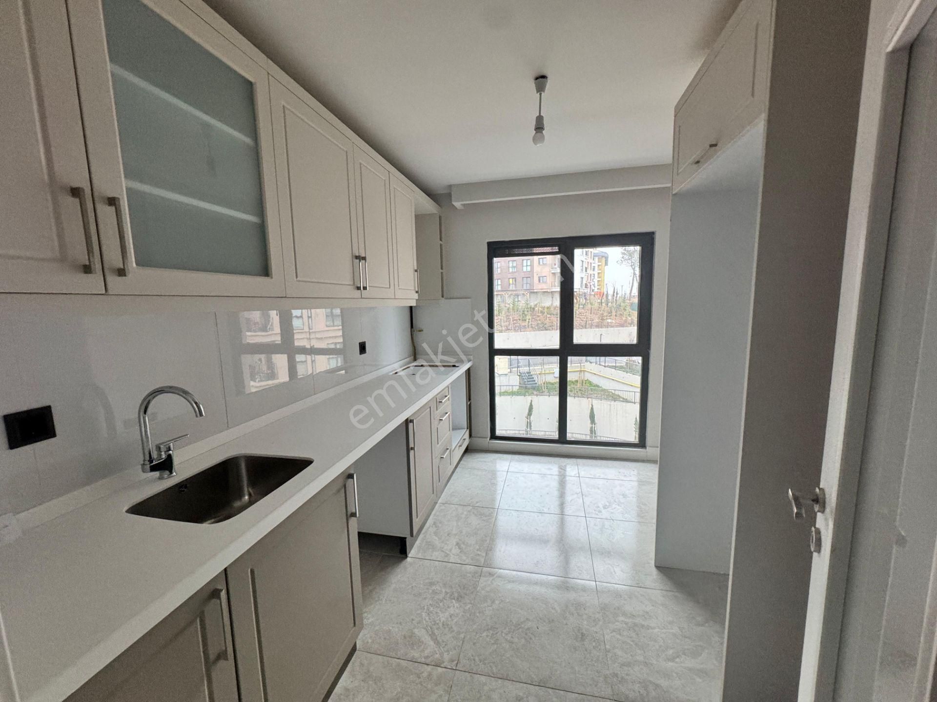 Remax Anı 'dan Yeni Çamlıca Konutları 'nda Kiralık 2+1 Dubleks Daire - Görsel 9