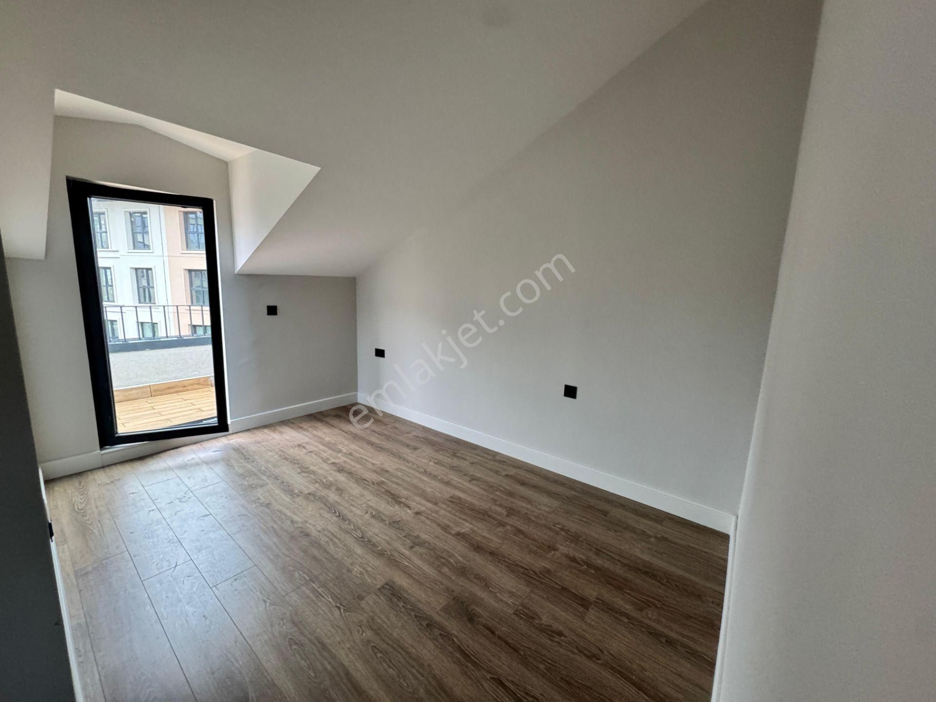 Remax Anı 'dan Yeni Çamlıca Konutları 'nda Kiralık 2+1 Dubleks Daire - Görsel 21