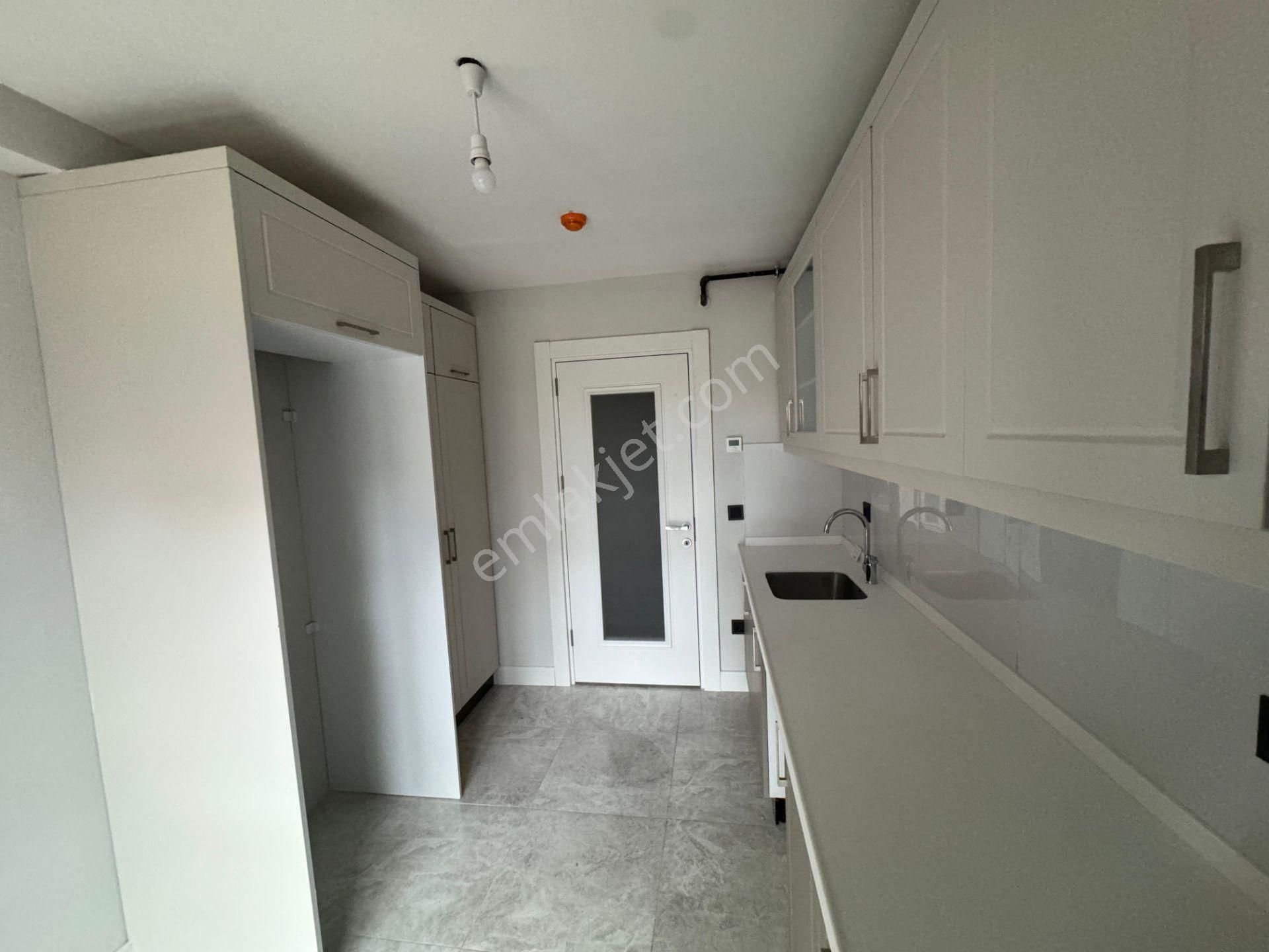 Remax Anı 'dan Yeni Çamlıca Konutları 'nda Kiralık 2+1 Dubleks Daire - Görsel 10