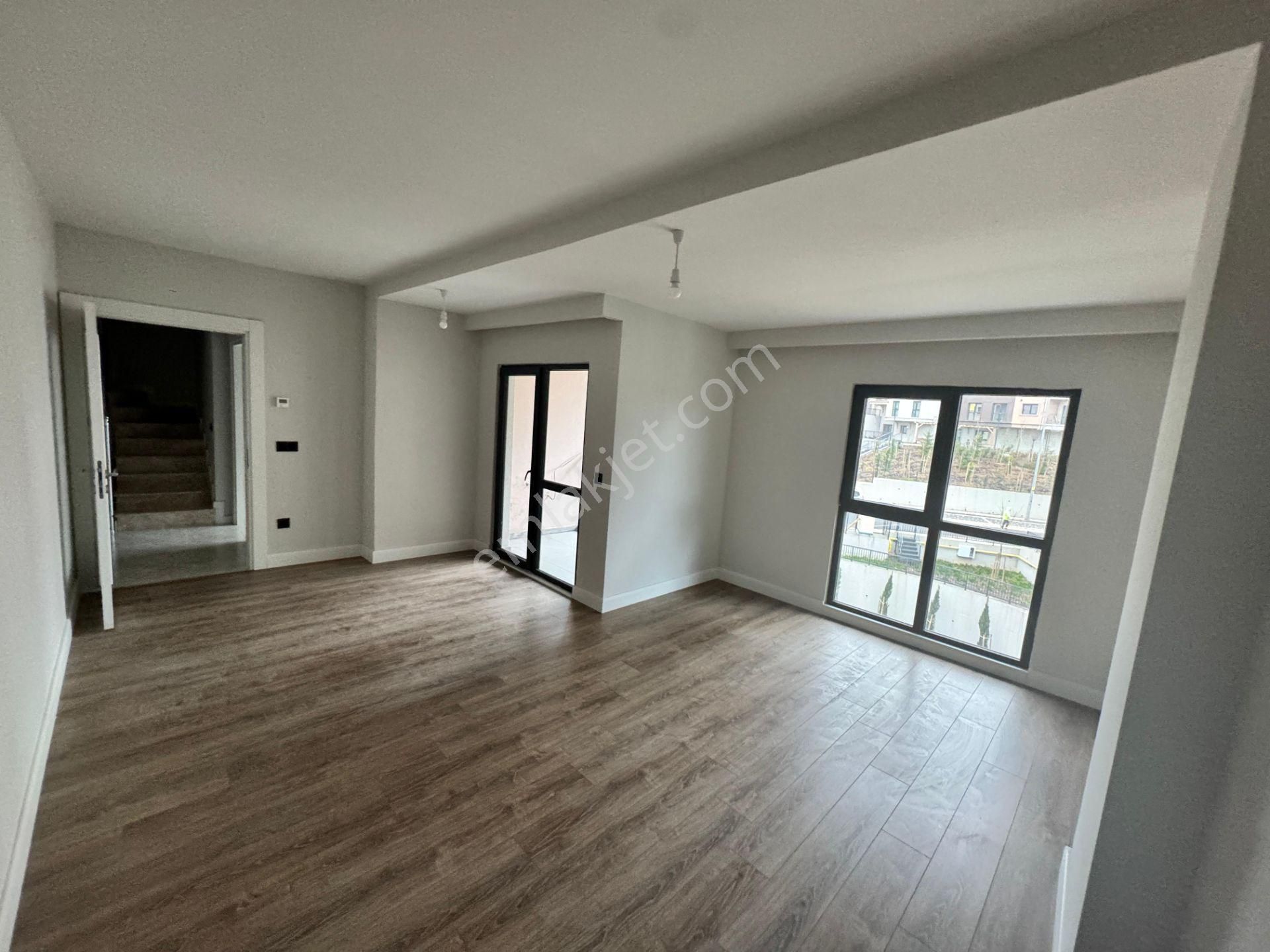 Remax Anı 'dan Yeni Çamlıca Konutları 'nda Kiralık 2+1 Dubleks Daire - Görsel 5