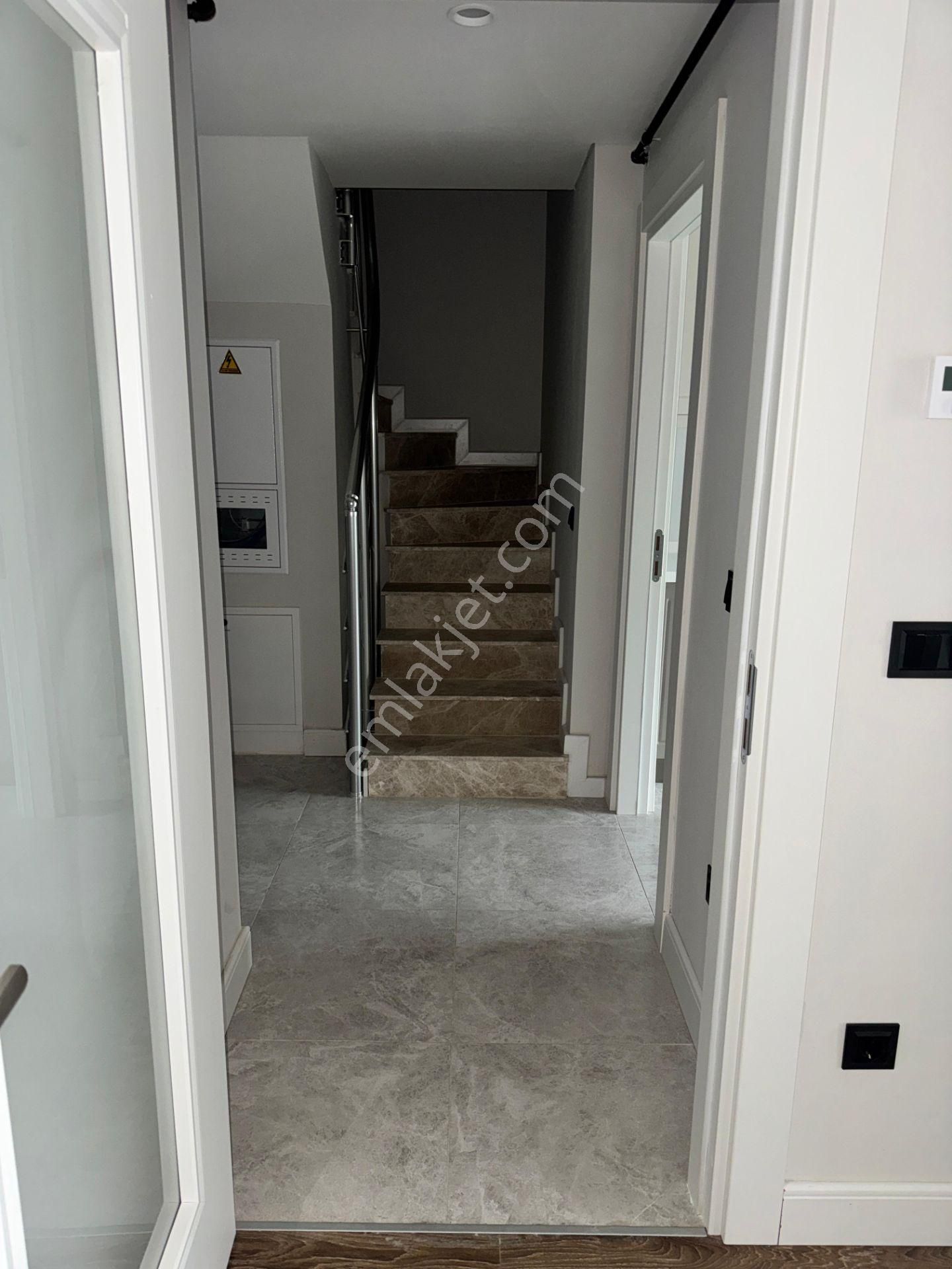 Remax Anı 'dan Yeni Çamlıca Konutları 'nda Kiralık 2+1 Dubleks Daire - Görsel 15