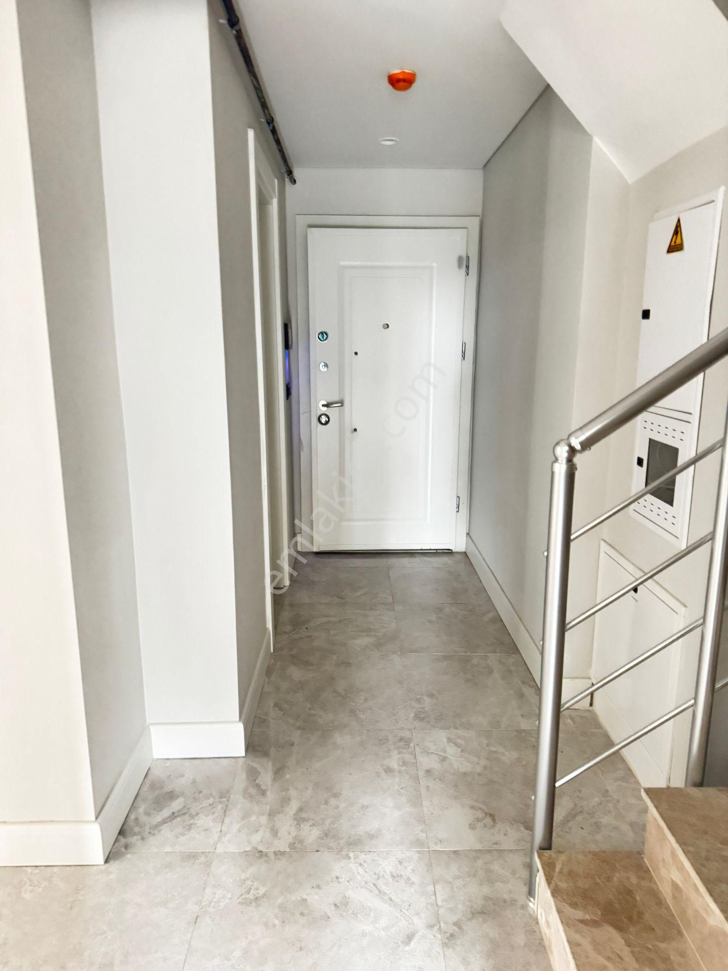 Remax Anı 'dan Yeni Çamlıca Konutları 'nda Kiralık 2+1 Dubleks Daire - Görsel 4