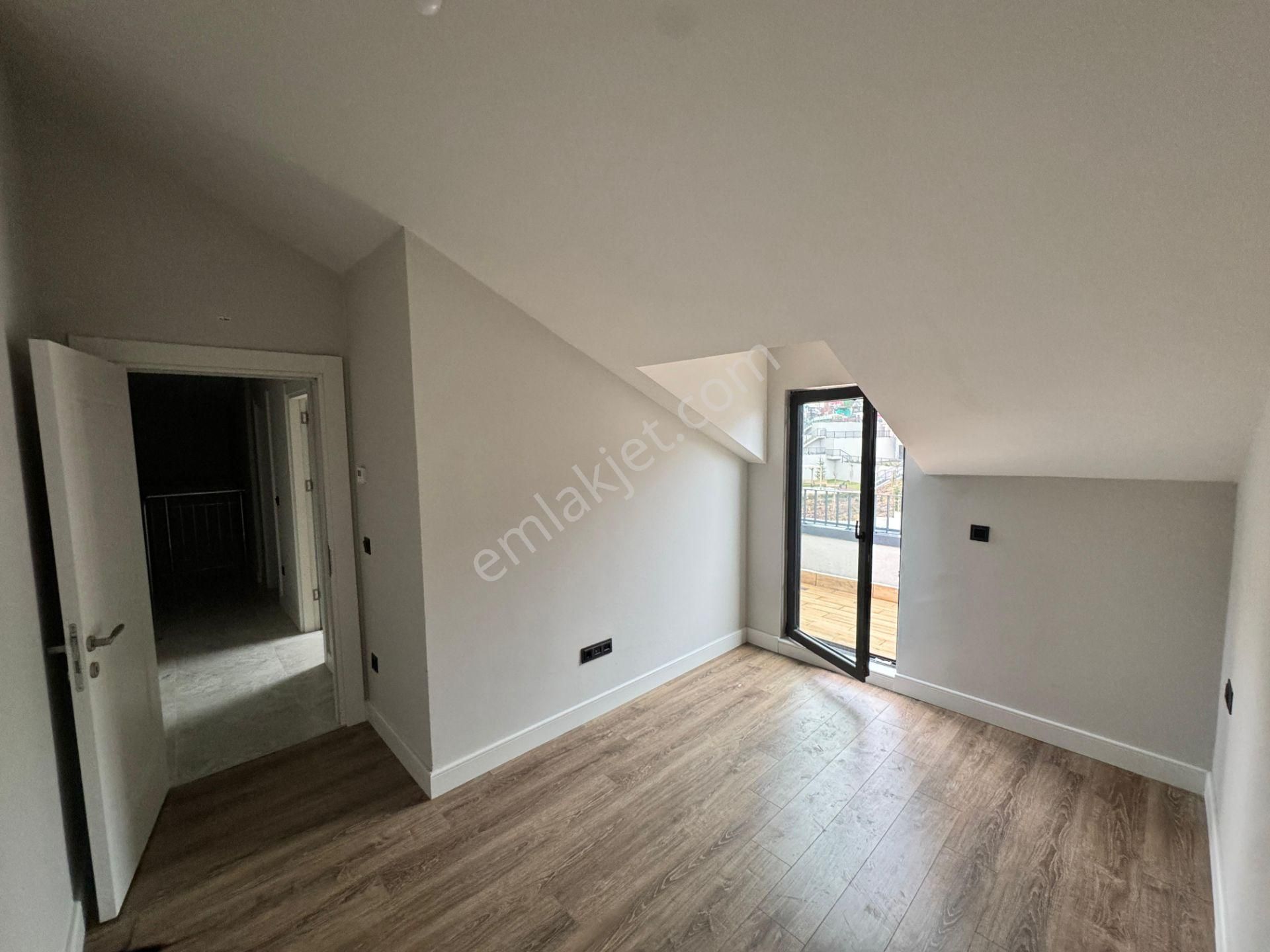 Remax Anı 'dan Yeni Çamlıca Konutları 'nda Kiralık 2+1 Dubleks Daire - Görsel 20