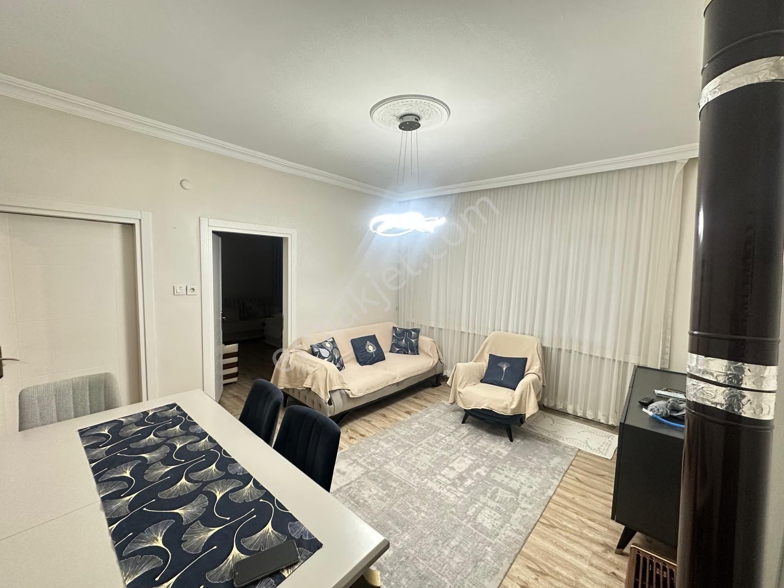 Loft'tan Kemalpaşa'da Satılık Yüksek Hisseli 3+1 Ara Kat Masrafsız Daire.