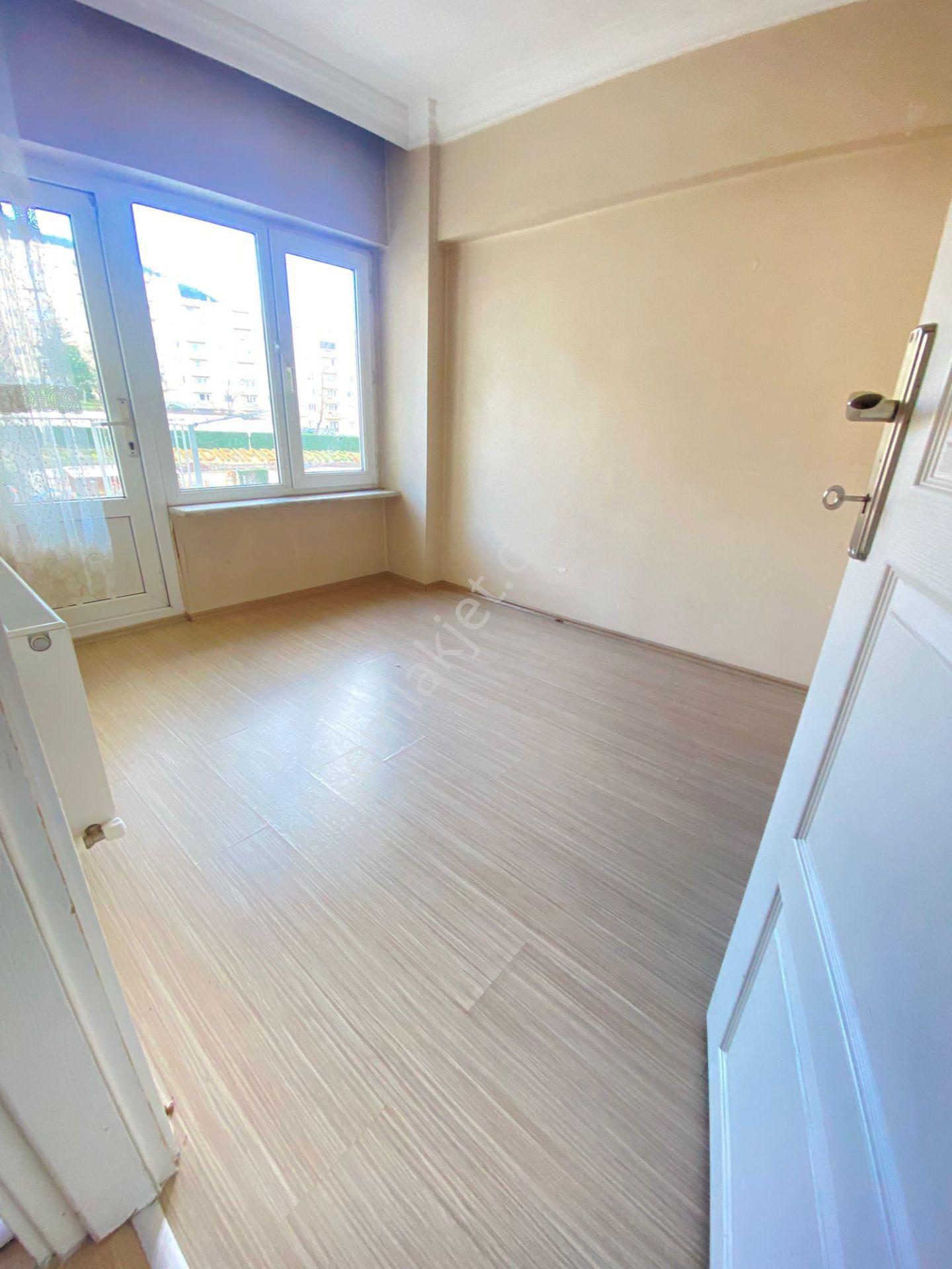 Bursa Yıldırım Yeni Mahallede 2+1 75 M2 3.(arakat) Kombili Manzaralı - Görsel 9