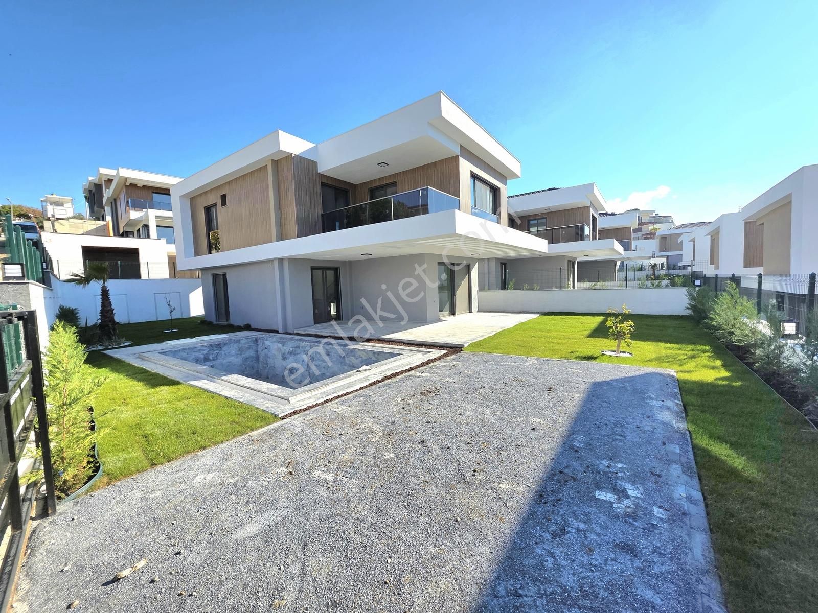 Fırsat Kuşadasın'da Sıfır Oturuma Hazır Müstakil 4+1 Villa