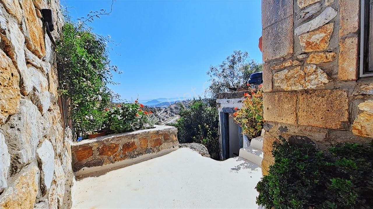 Gümüşlük Eski Karakaya'da, Deniz Manzaralı, Oturuma Hazır Taş Ev - Görsel 11