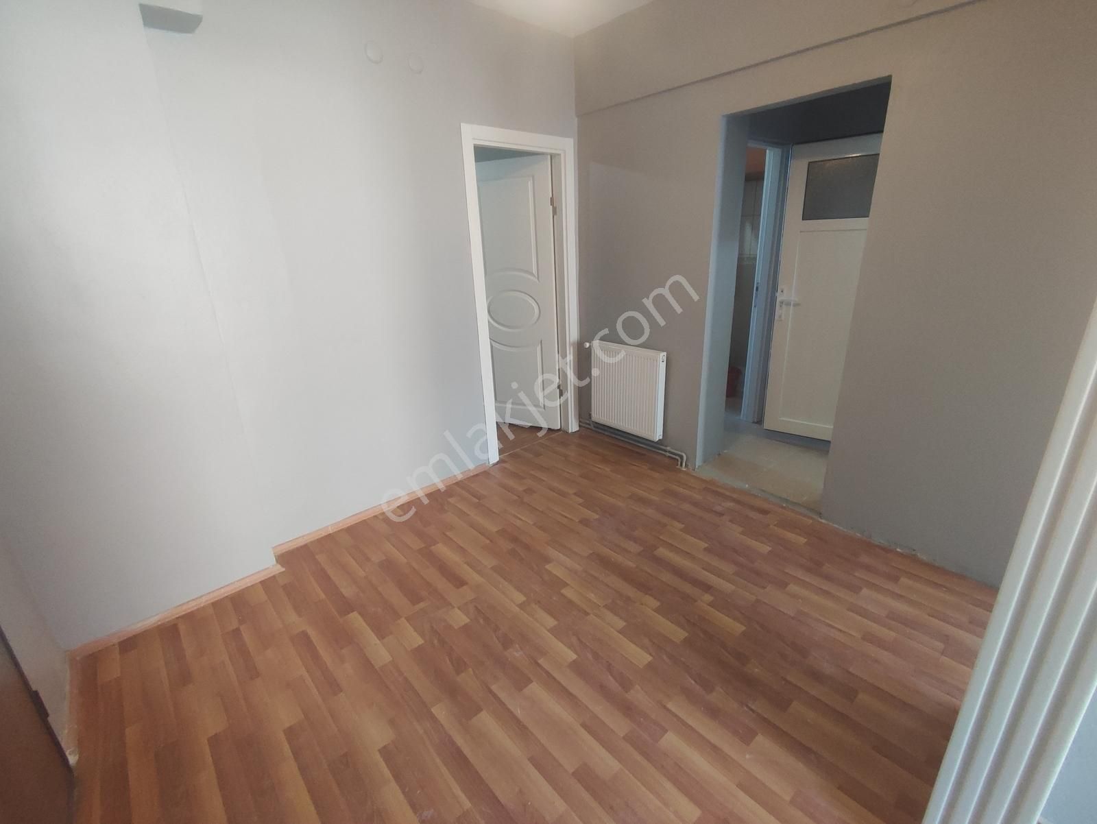 Altın Emlak'tan Kocamustafapaşa'da Hastane Yanı İçi Yapılı 2+1 - Görsel 11