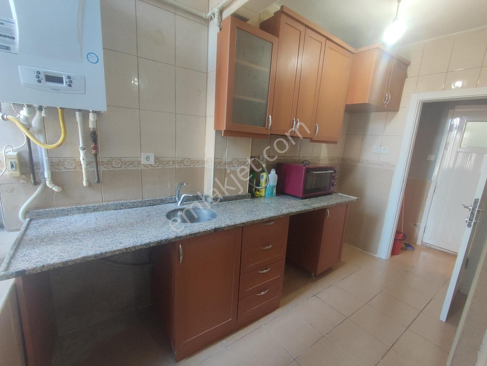 Altın Emlak'tan Kocamustafapaşa'da Hastane Yanı İçi Yapılı 2+1 - Görsel 15