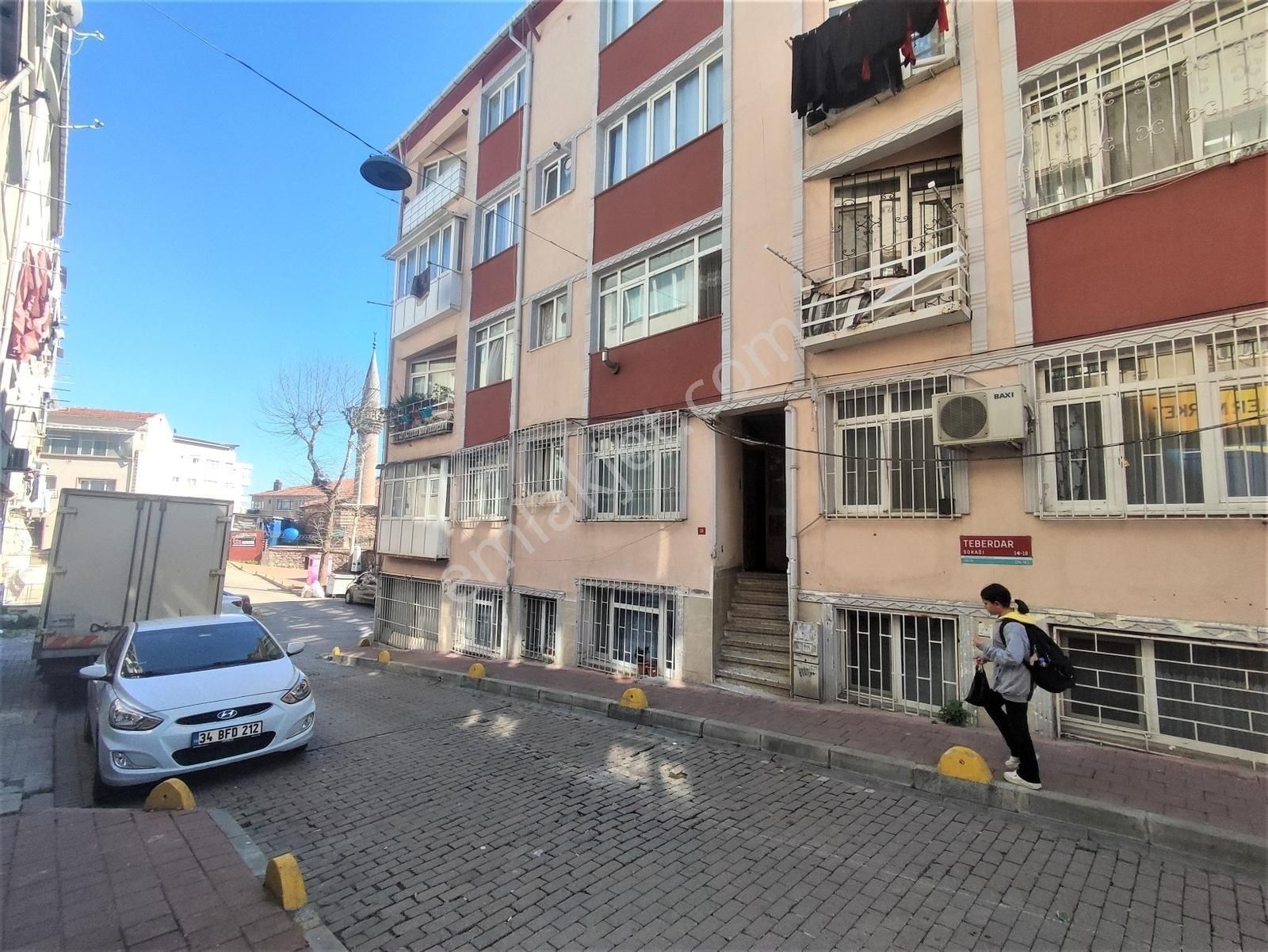 Altın Emlak'tan Kocamustafapaşa'da Hastane Yanı İçi Yapılı 2+1 - Görsel 16