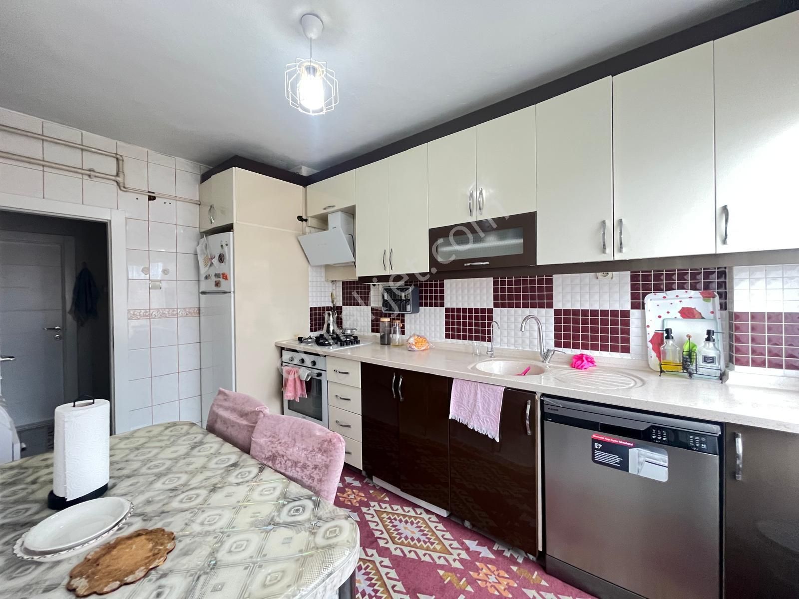 Koza Emlak'tan Akşemsettin Mahalesinde Ara Katta Köşe Bina Da 3+1 Full Yapılı Satılık Dairee - Görsel 5