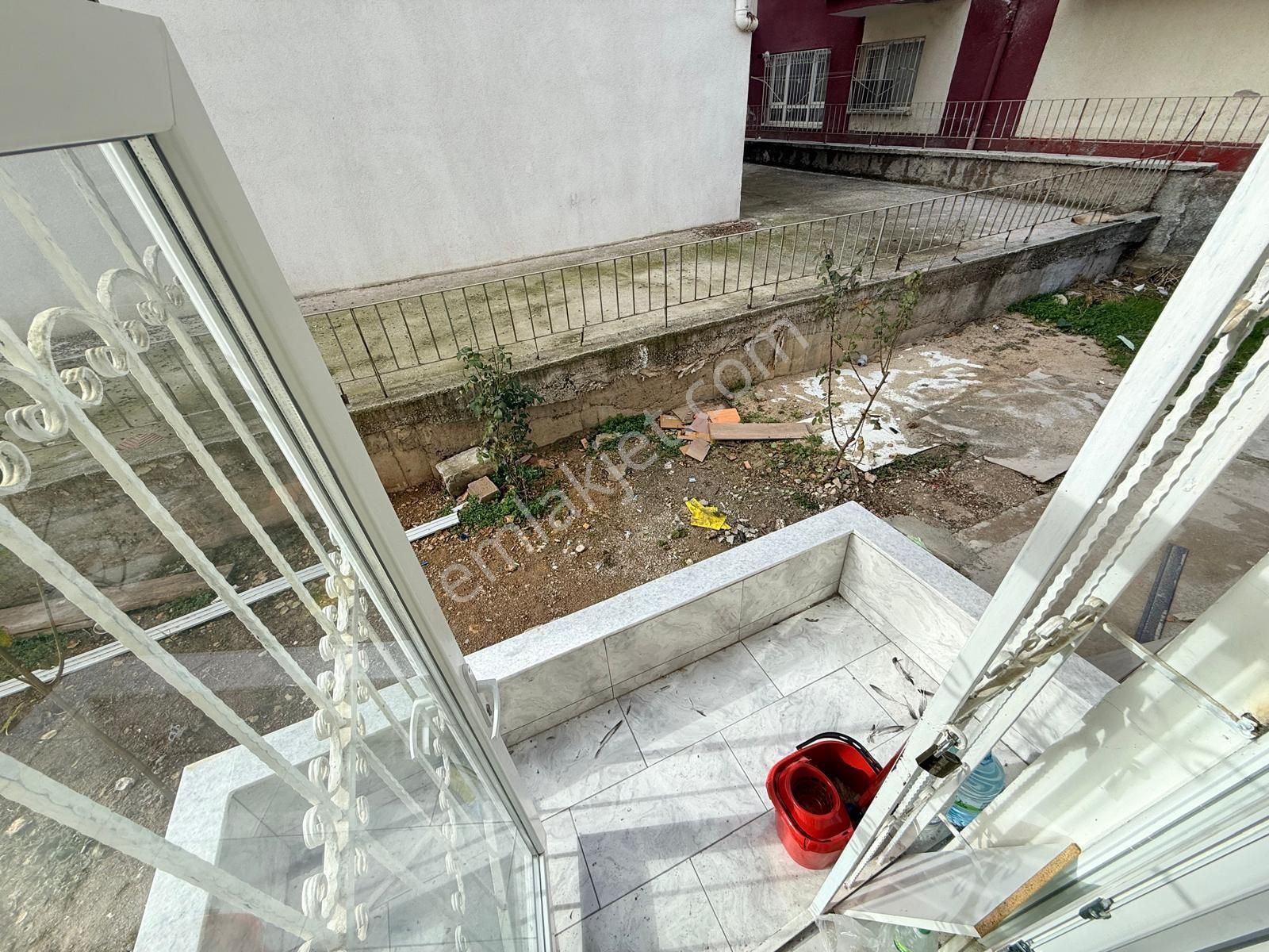 Çiçekli Mahallesinde 2+1 Bahçe Katı Satılık Daire - Görsel 2