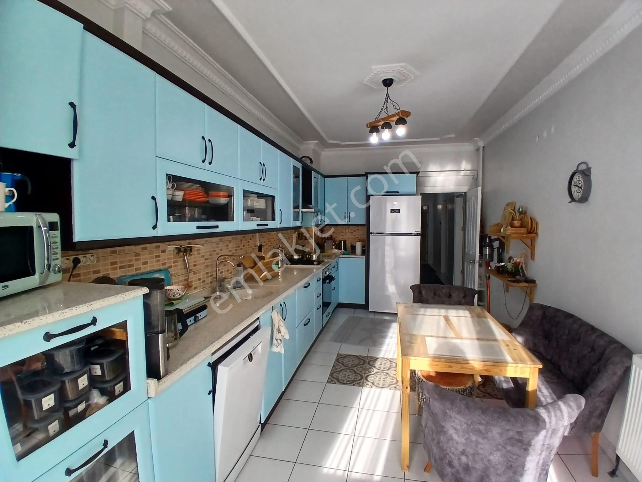 Akçay Emlak'tan Akşehir Yarenler Mahallesi Doğpa Market Karşısı Asansörlü Ara Kat Satılık 3+1 Daire