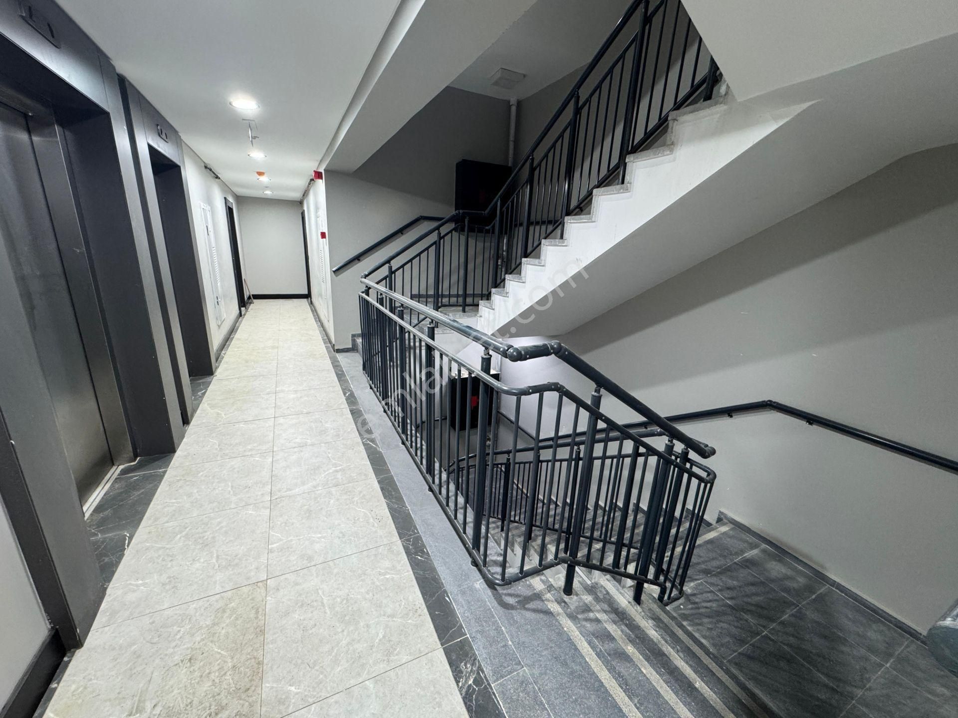 Remax Anı 'dan Yeni Çamlıca Konutları 'nda Kiralık 2+1 Daire - Görsel 3