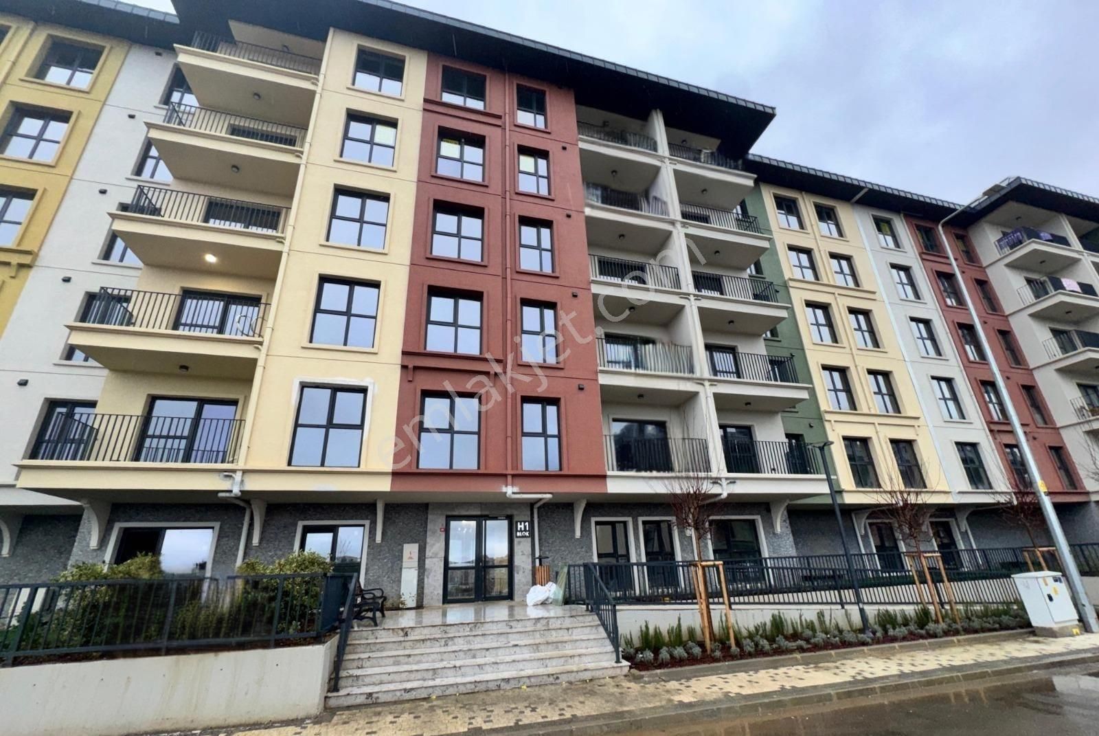 Remax Anı 'dan Yeni Çamlıca Konutları 'nda Kiralık 2+1 Daire - Görsel 2