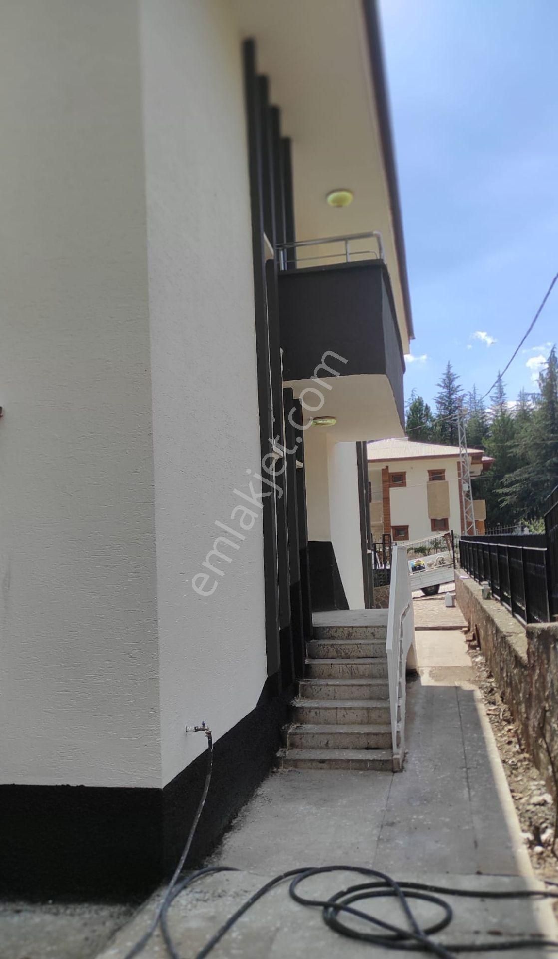 Pozantı Tekir Kahraman Gülek Mevkiinde 5+1 Satılık Triplex - Görsel 2