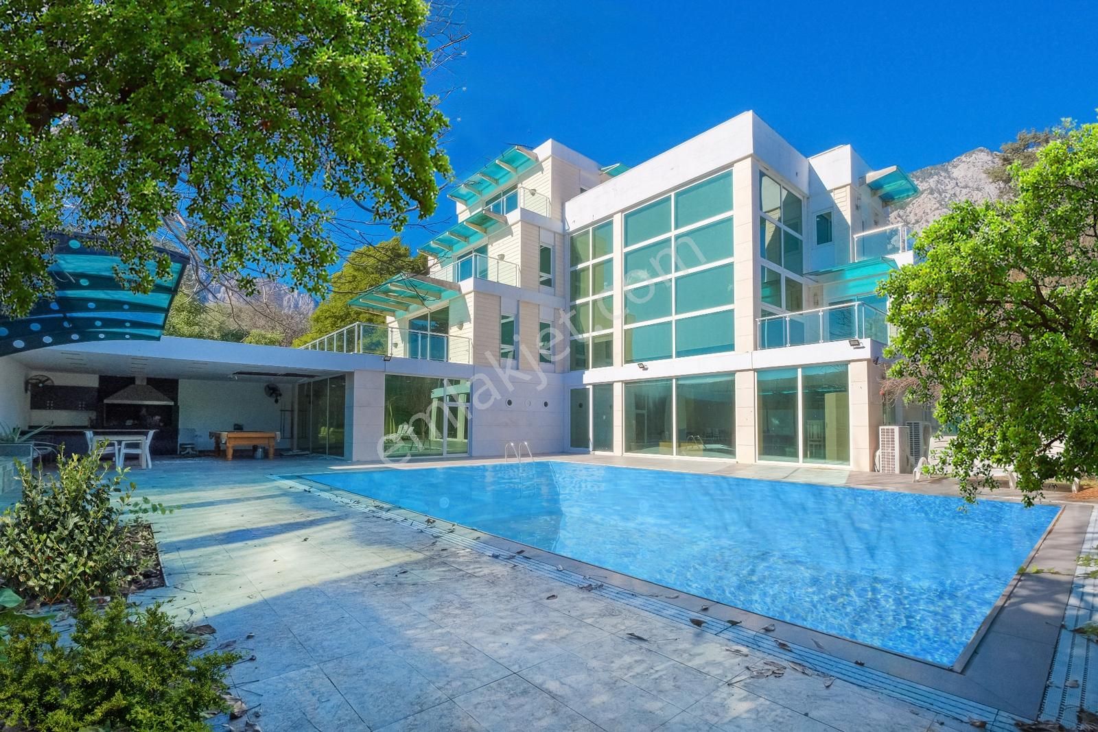 Kemer, Çok İyi Konumda, Eşsiz Mimarili, Tam Müstakil Lüks Villa