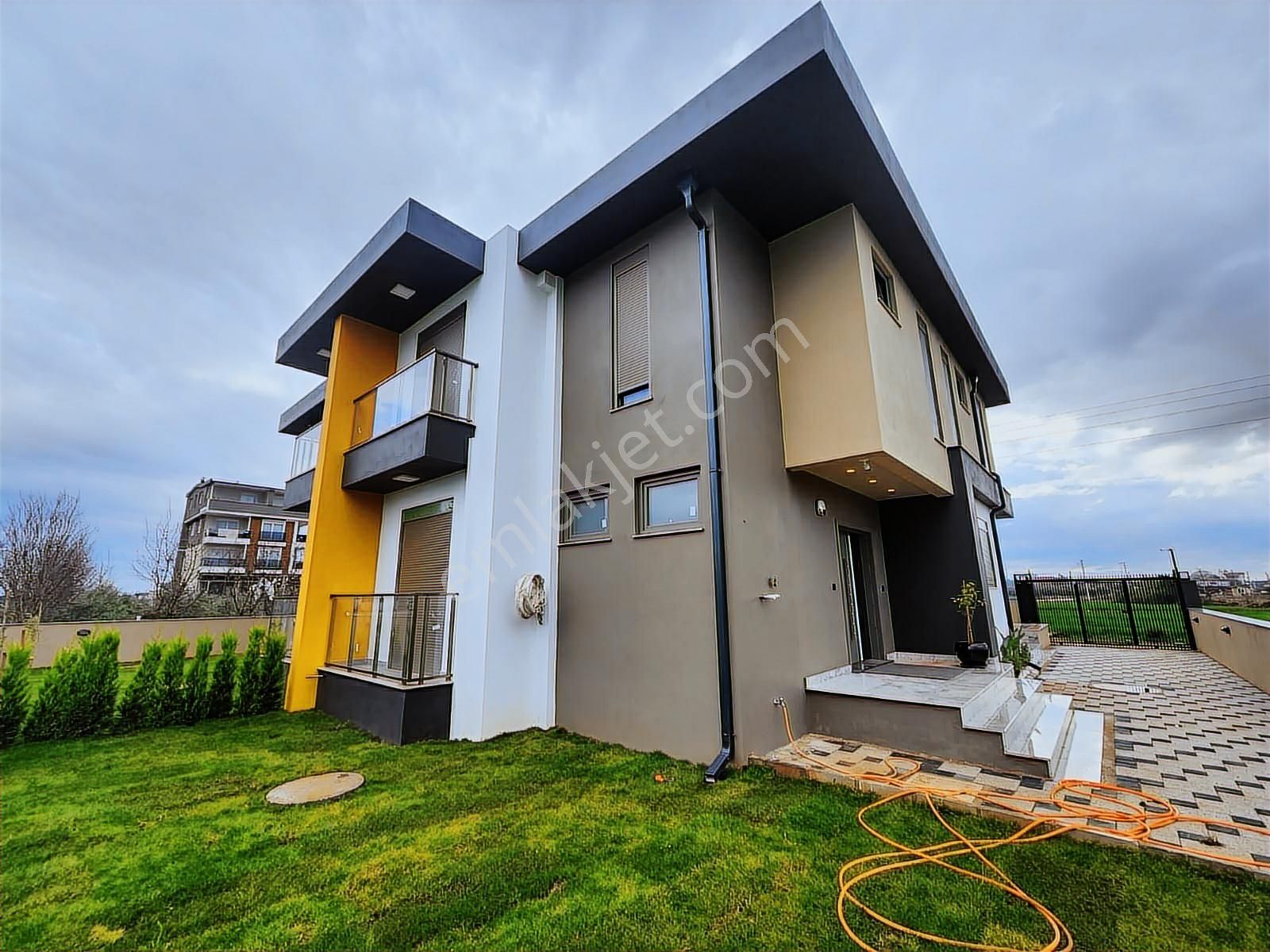 4+1,müstakil Kullanımlı Havuzlu, Bahçeli 250 M2 Lux İkiz Villa - Görsel 2