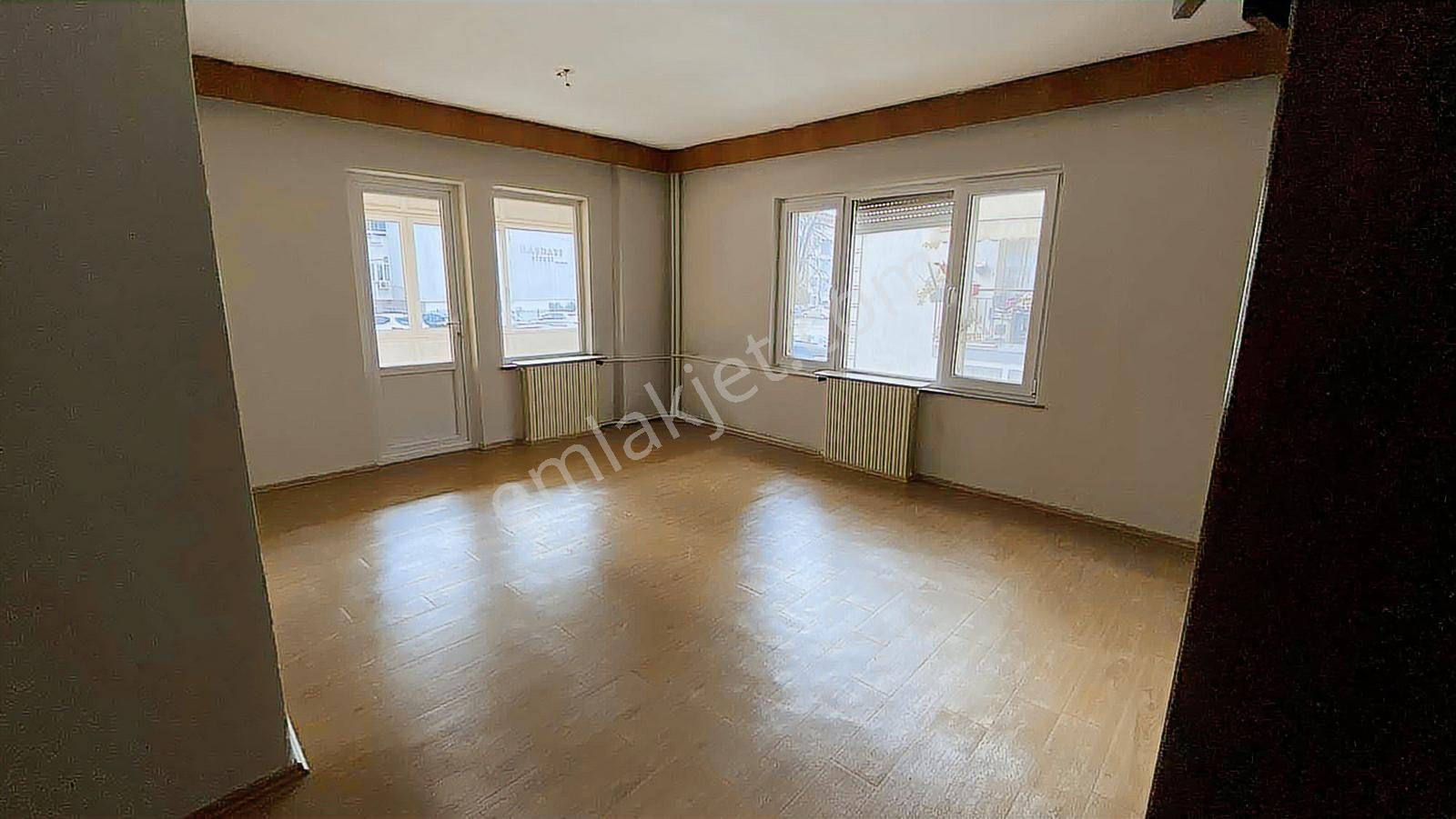 Yüzbaşılar Mahallesinde Merkezi Konumda Kiralık 3+1 Daire - Görsel 23