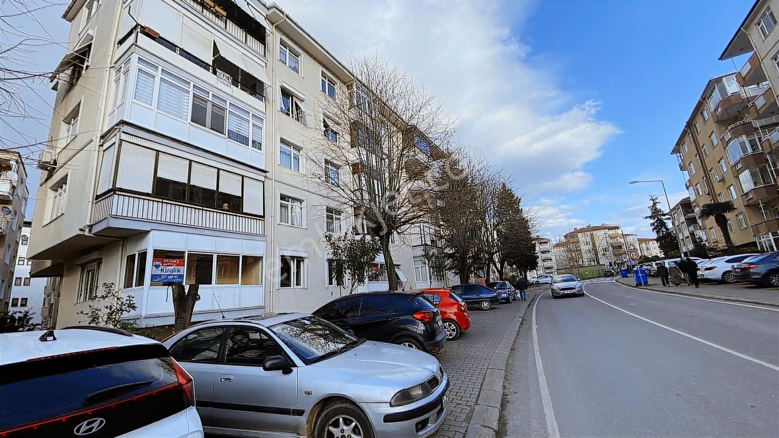 Yüzbaşılar Mahallesinde Merkezi Konumda Kiralık 3+1 Daire