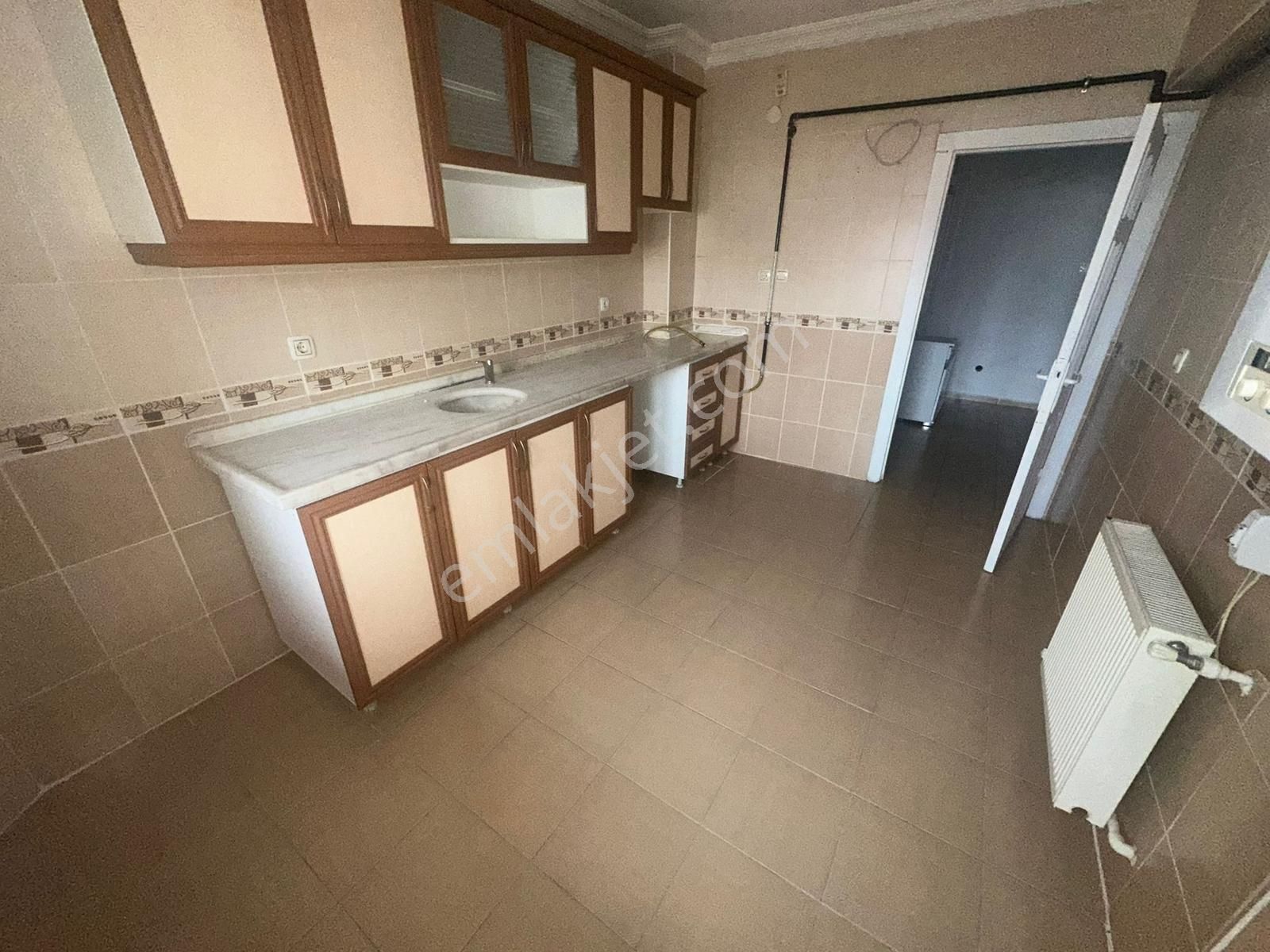 Kılıçsoy'dan 3 Kat Konumunda Çift Balkonlu Kiralık Daire