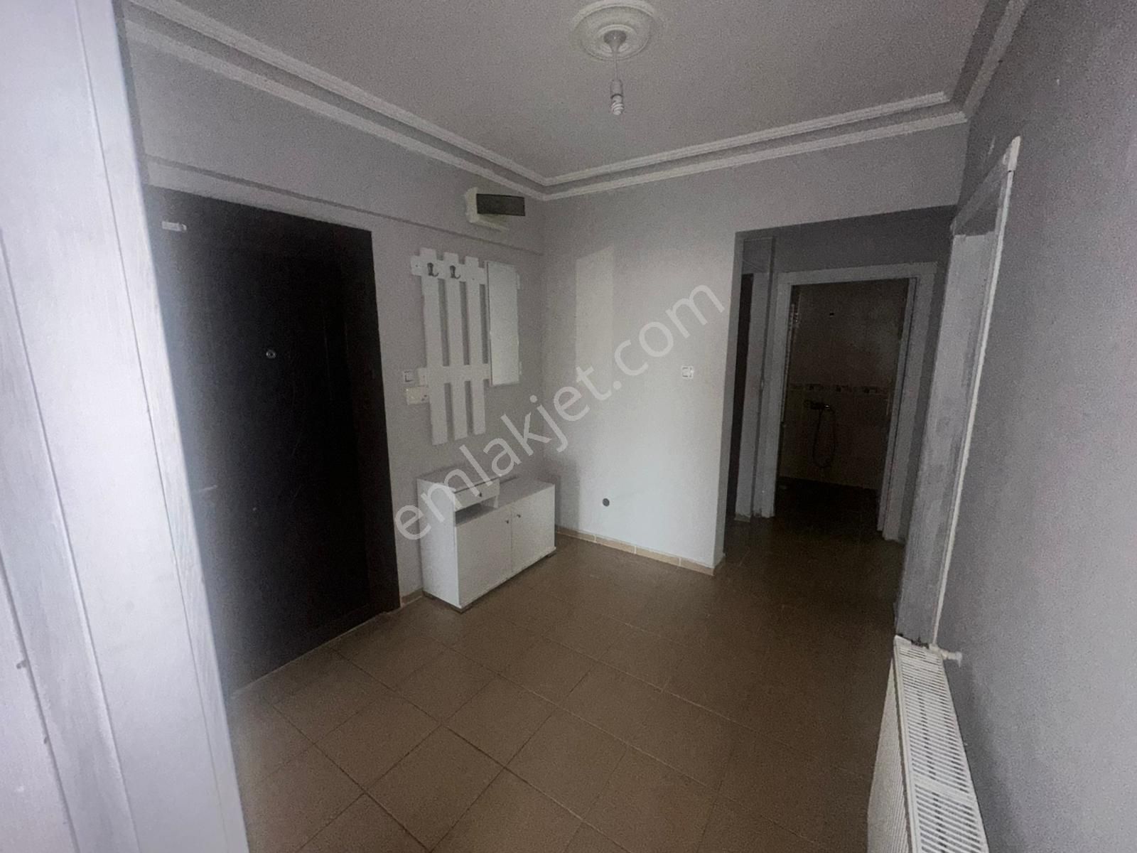 Kılıçsoy'dan 3 Kat Konumunda Çift Balkonlu Kiralık Daire - Görsel 13