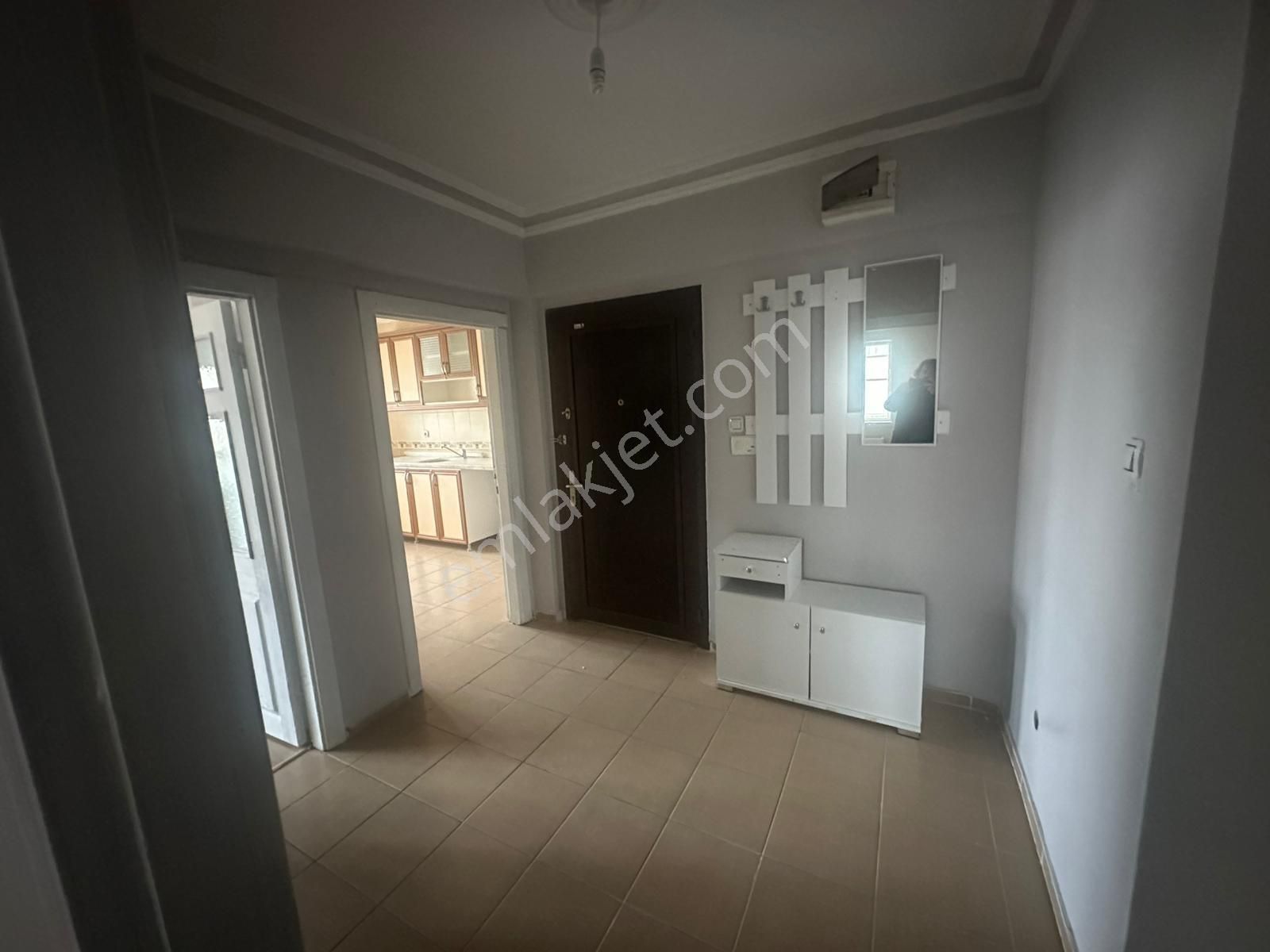 Kılıçsoy'dan 3 Kat Konumunda Çift Balkonlu Kiralık Daire - Görsel 12