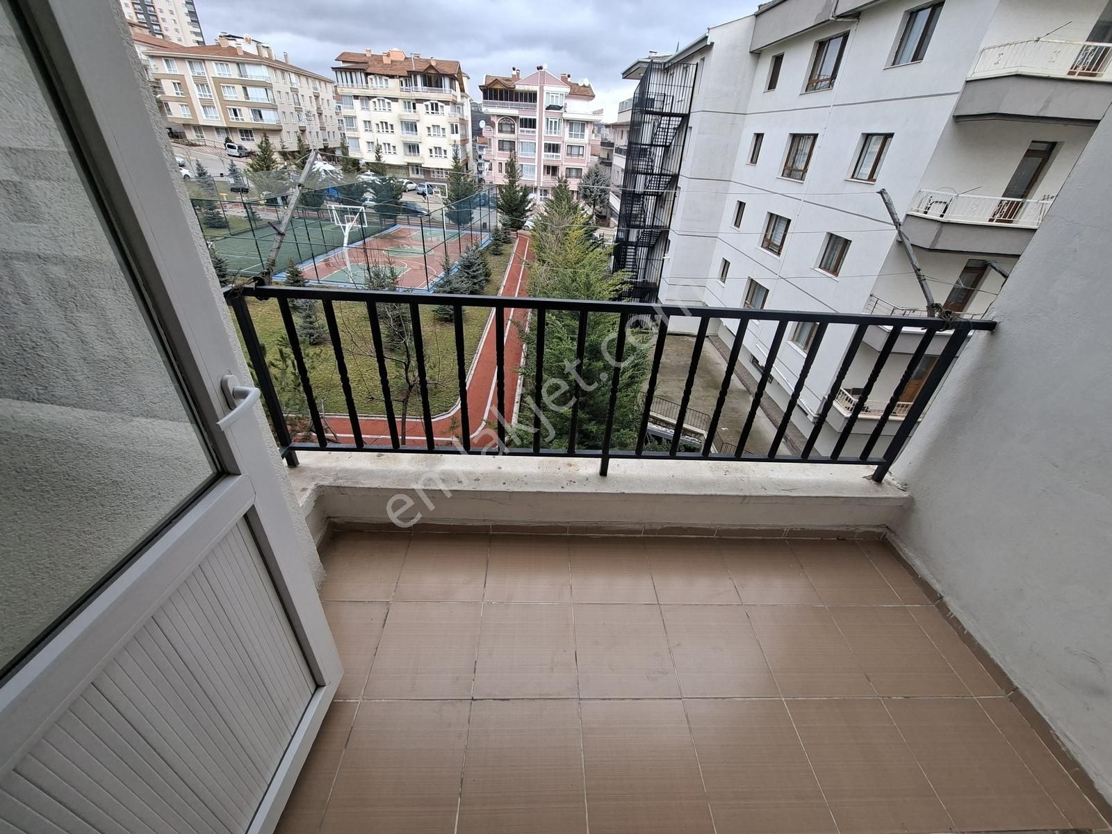 Kılıçsoy'dan 3 Kat Konumunda Çift Balkonlu Kiralık Daire - Görsel 29